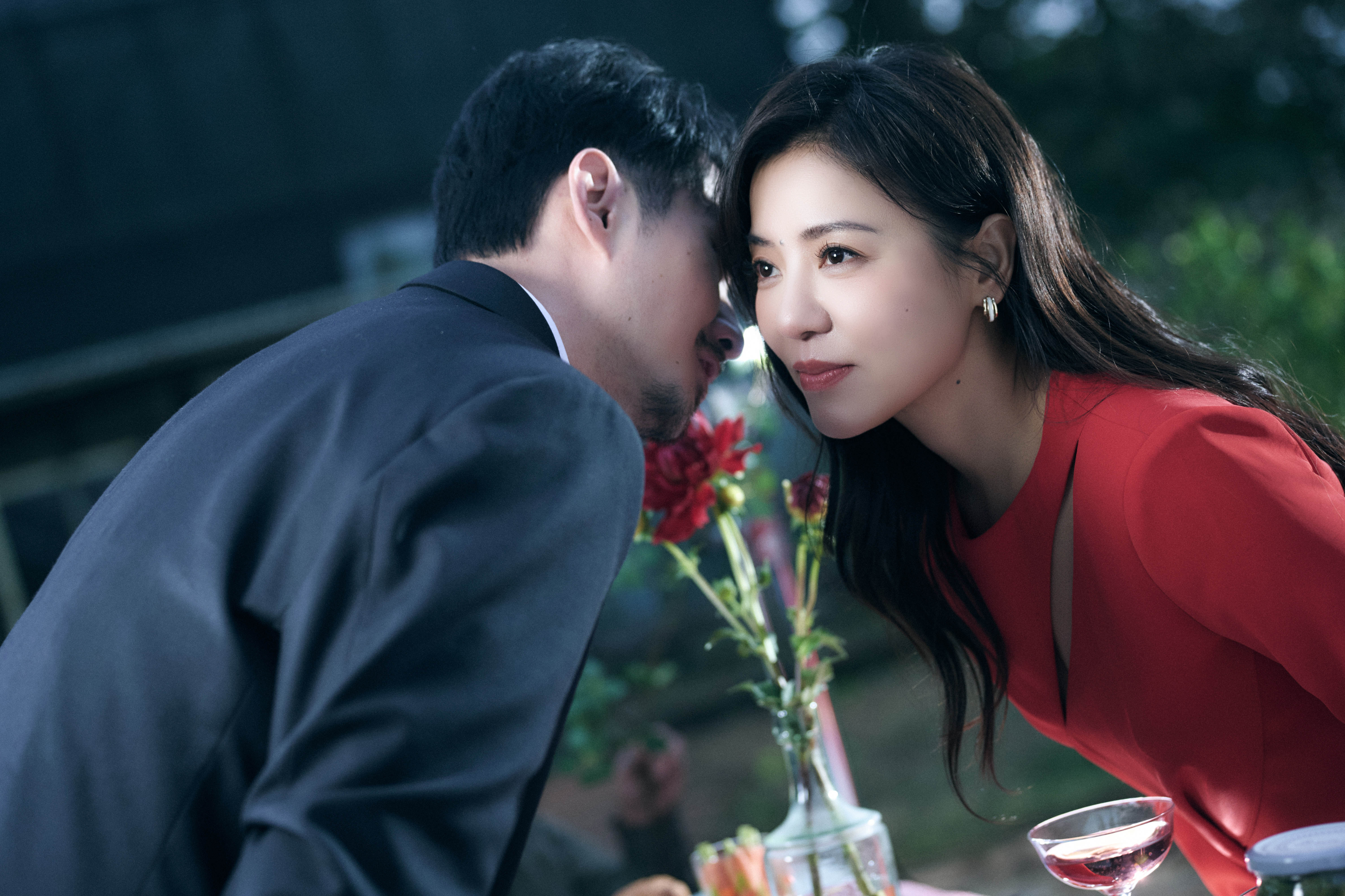 丁噹重新詮釋經典情歌〈猜不透〉。（相信音樂提供）