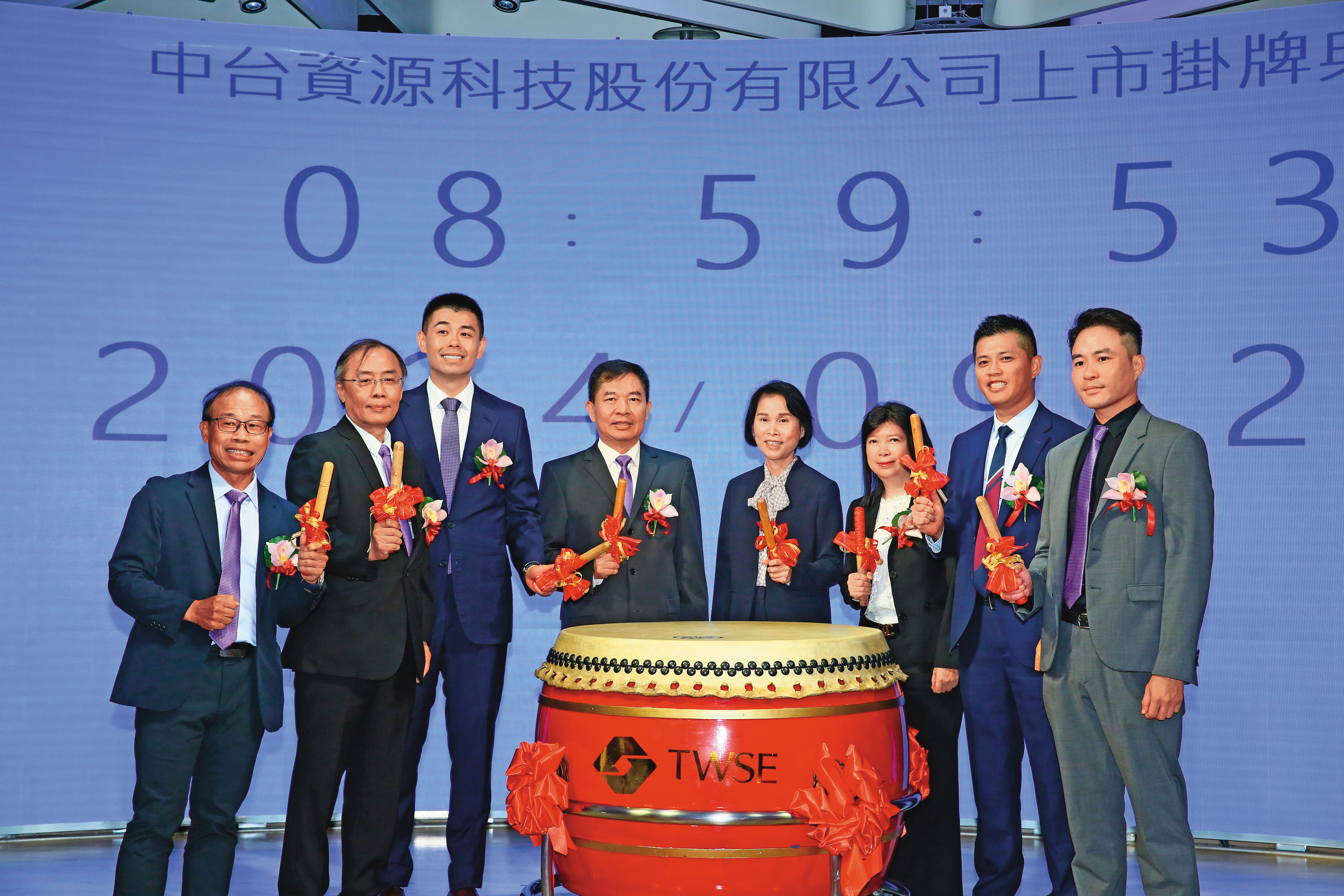 可寧衛AI平台除了提供廢棄物處理服務外，同時也能化身永續客服，協助企業進行碳盤查與ESG報告製作等。