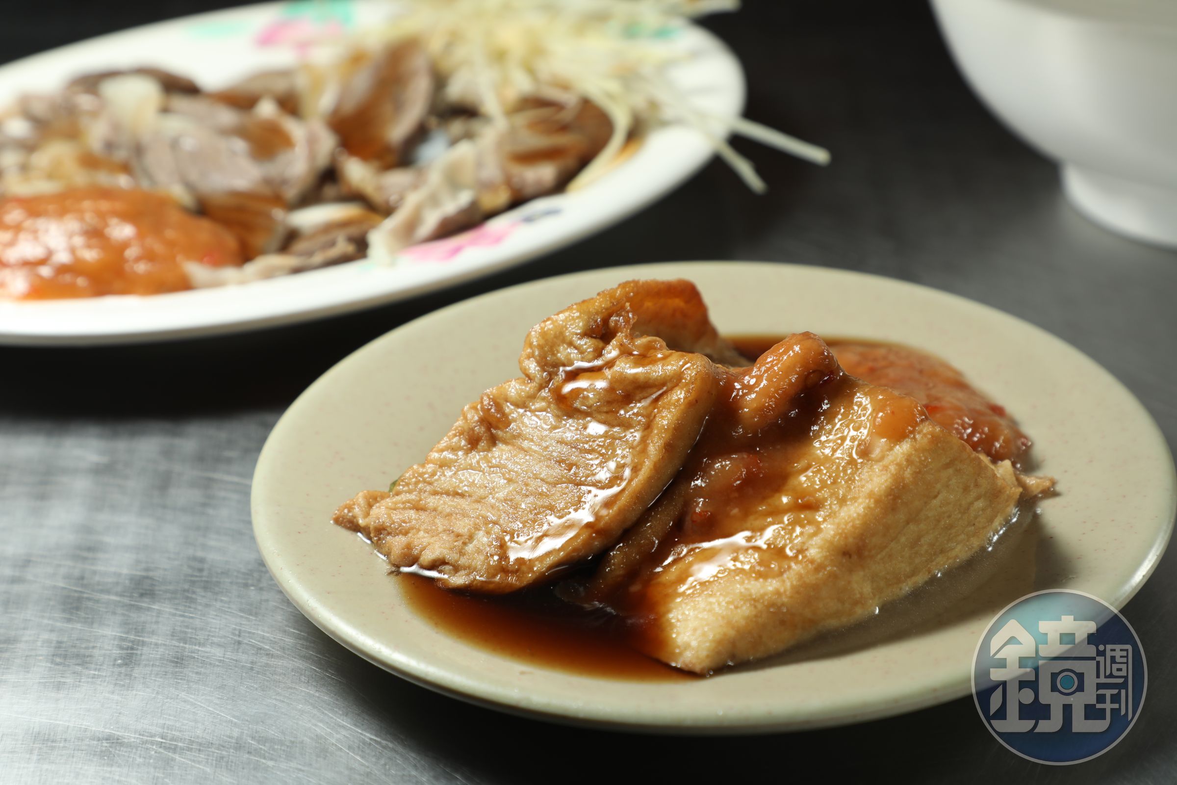 「油豆腐」同樣吸飽豬內臟甜味,非常好吃。(20元/份)
