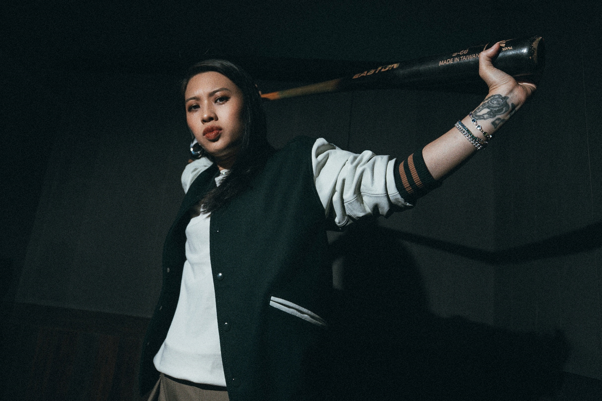 嘻哈皇后Miss Ko葛仲珊全新單曲〈全壘打〉,今日全平台數位上架,她已經準備好,再次揮出屬於自己的全壘打。(索尼音樂提供)