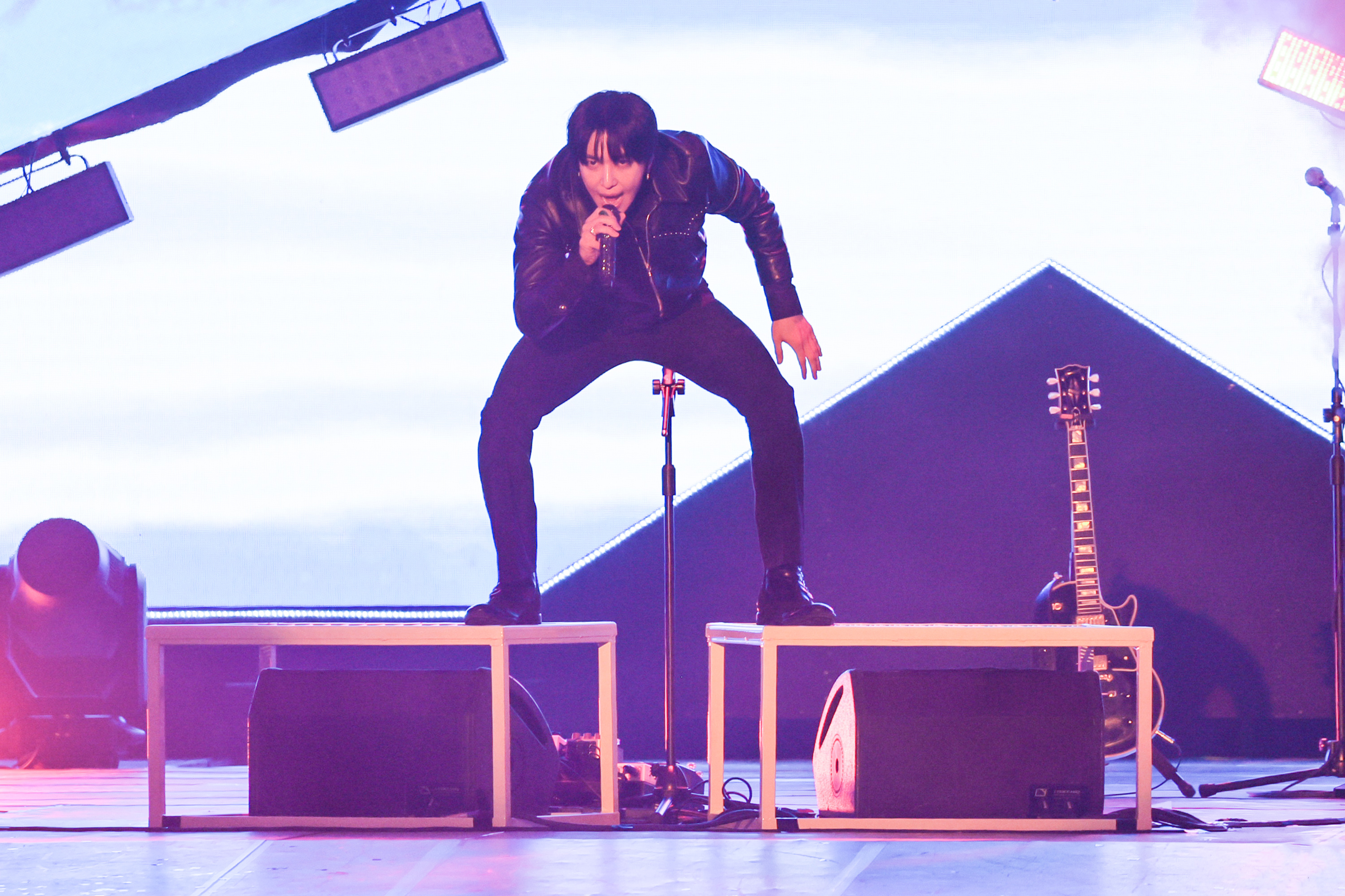 CNBLUE台北開唱，主唱鄭容和賣力投入演唱，都快變成「戶愚呂弟」了。（COME ON JKSSP 提供）