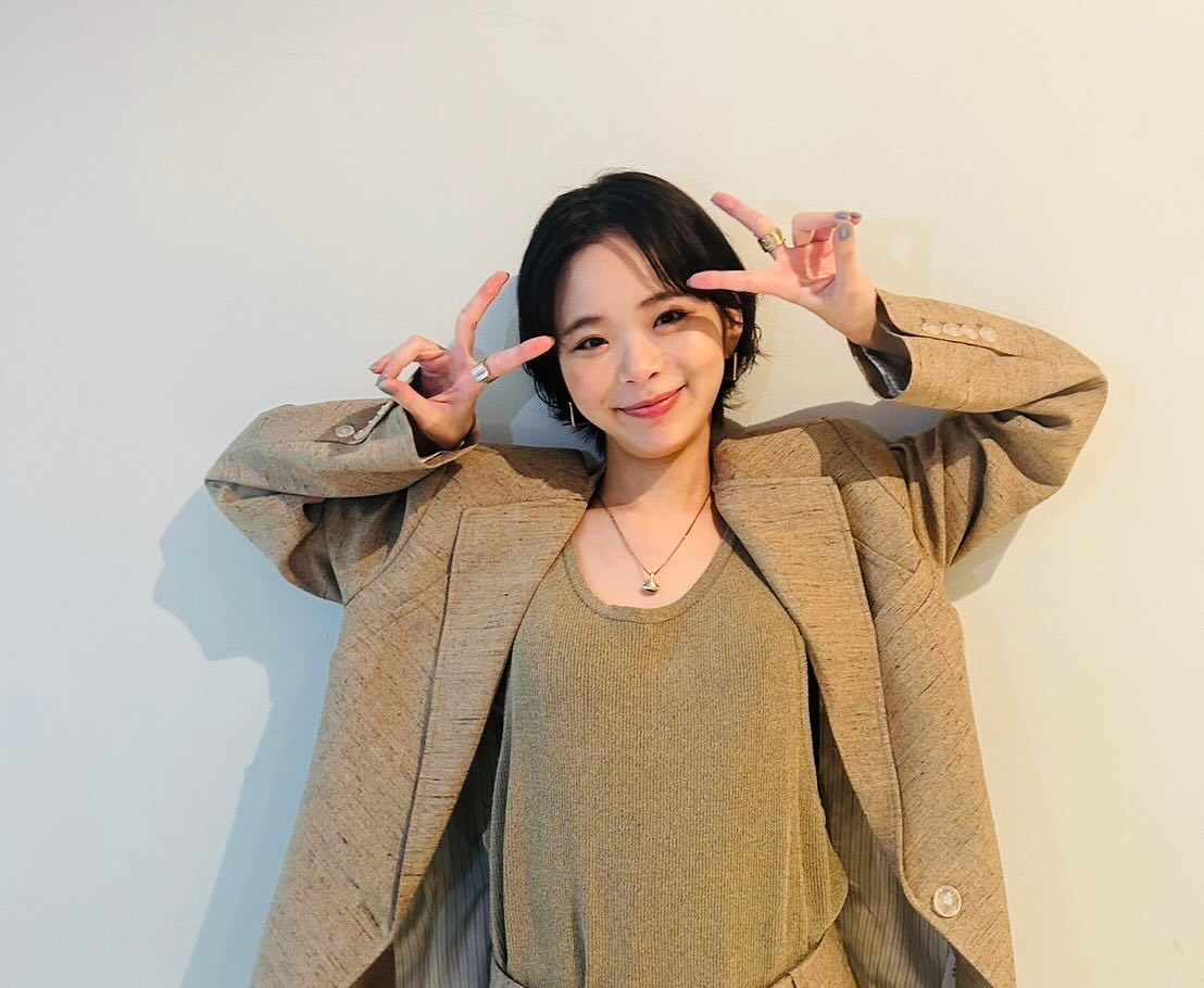 去年8月與日本資深男星水谷豐的35歲女兒、女演員趣里奉子成婚，婚後不久更迎來孩子誕生。（翻攝自趣里IG）