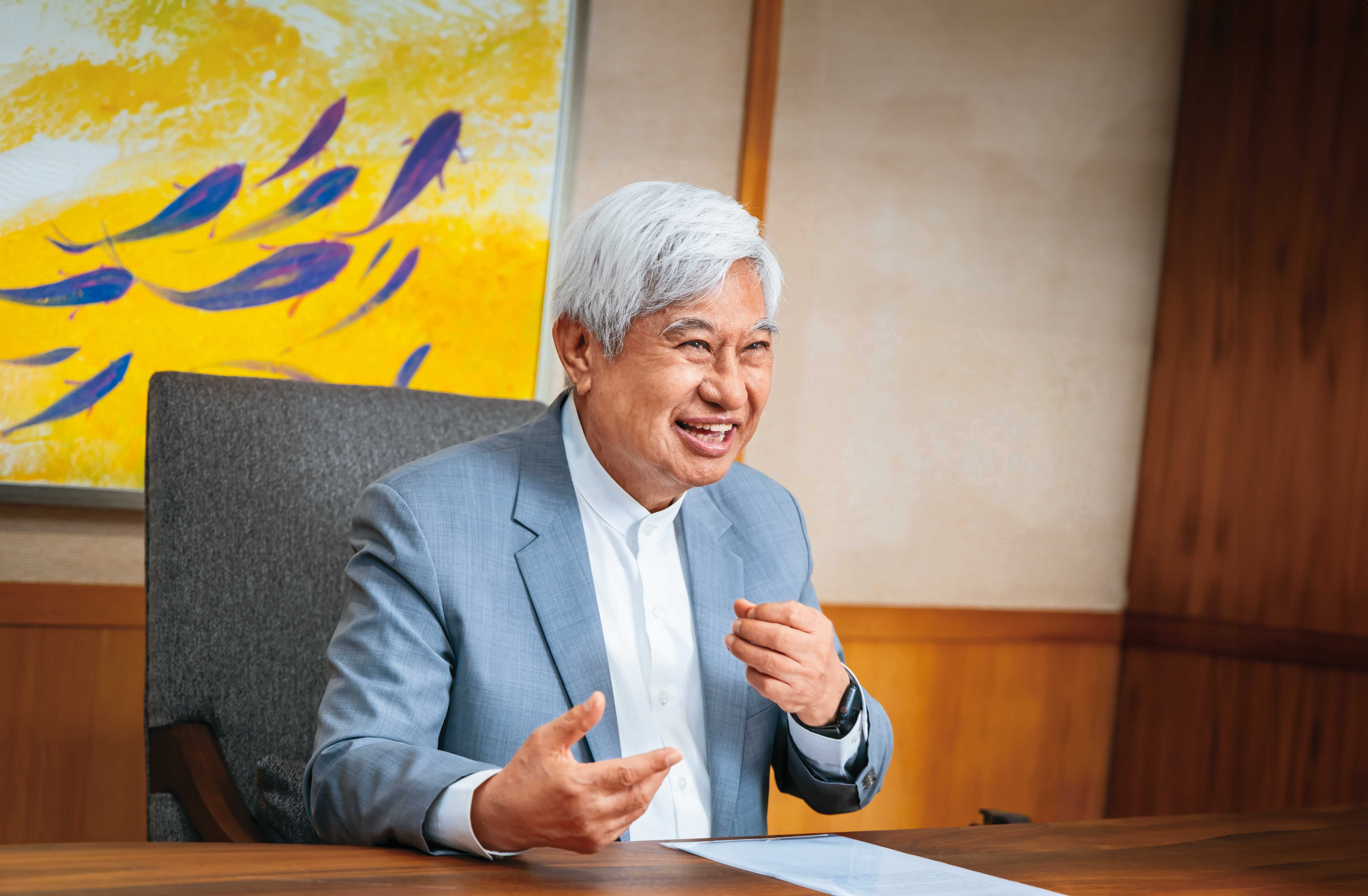 輝達和SpaceX積極提前佈局料源，穩懋董事長陳進財今年也忙著擴充產線。