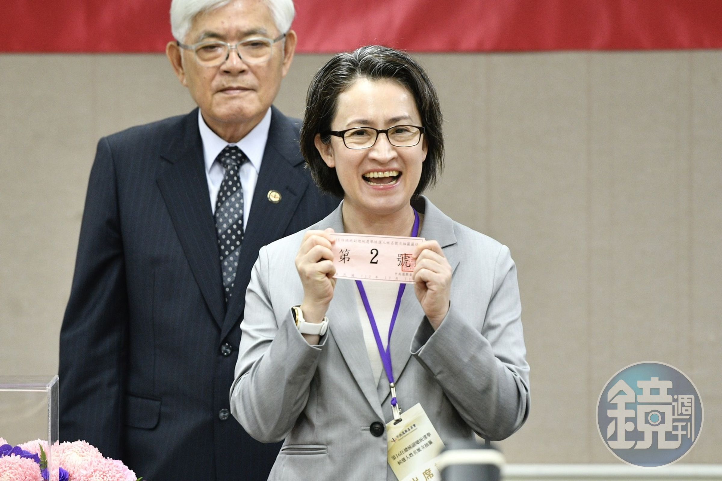 蕭美琴（前）今親自回應國民黨的國籍質疑。