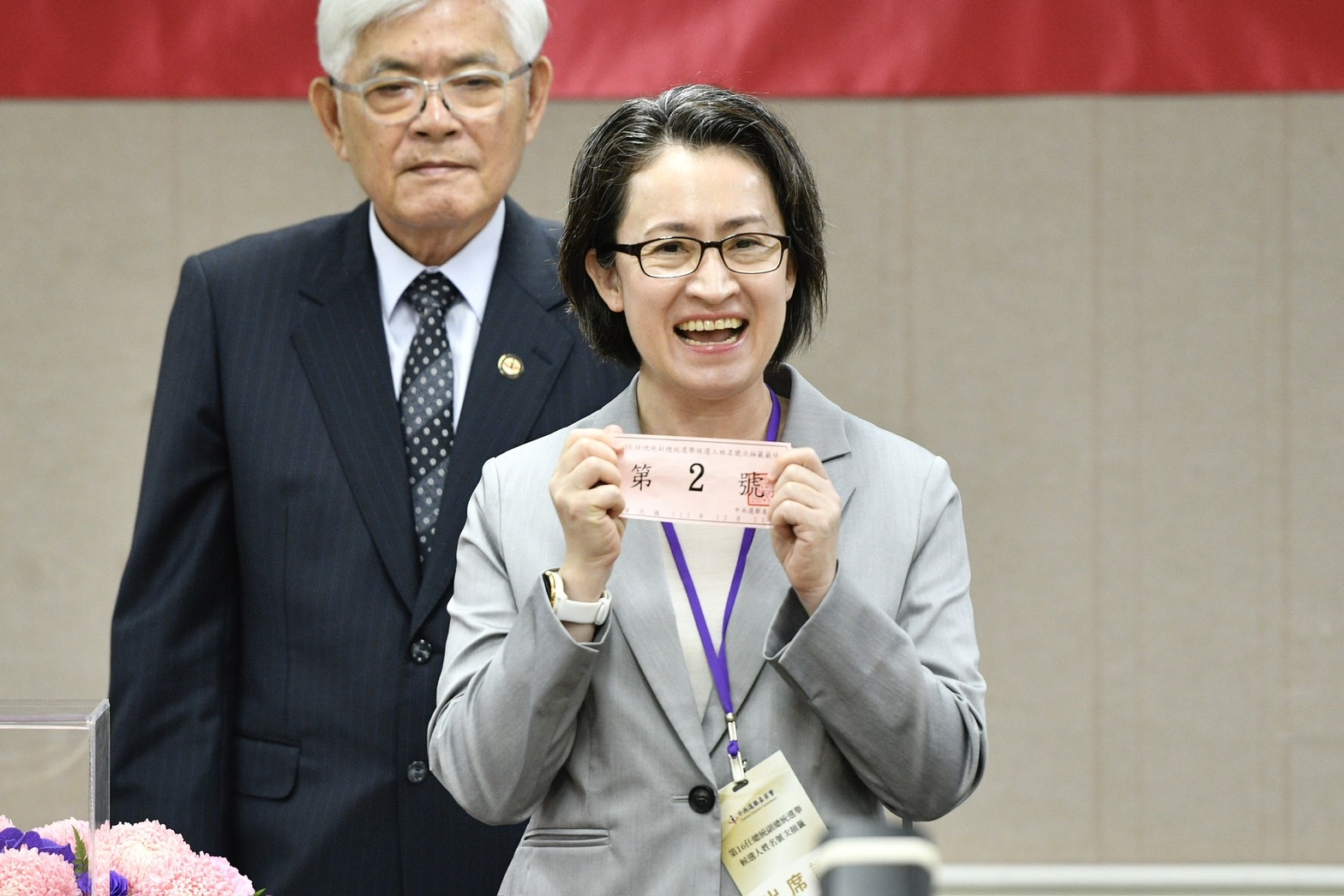 蕭美琴（前）今親自回應國民黨的國籍質疑。