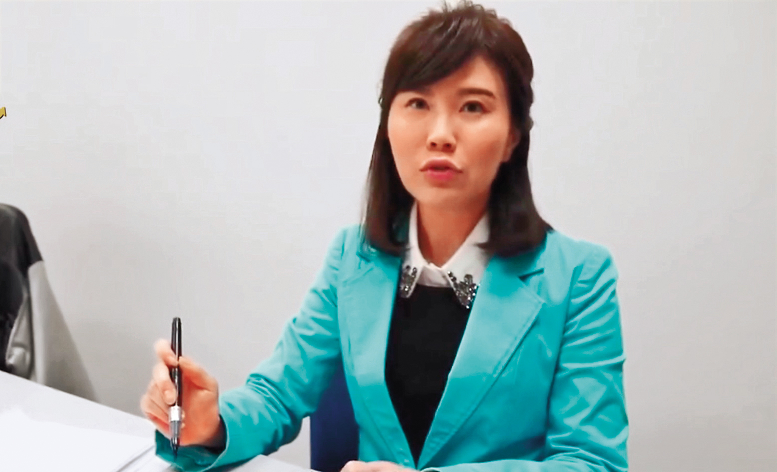 張靖玲否認自己霸凌古彩彥,卻遭公司不公處理甚至被解僱。(翻攝自TVBS新聞臉書)