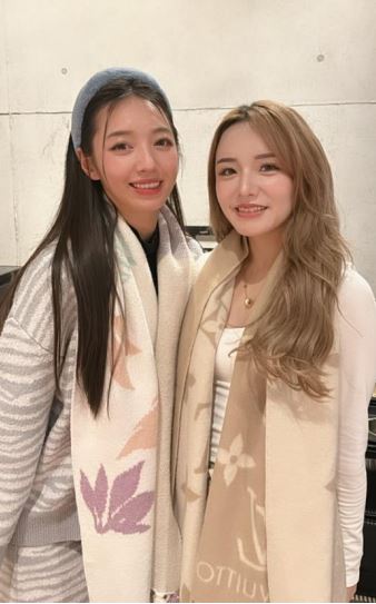 雲妮(左)特地飛來台灣和語涵老師(右)學習短影音課程。(AAS亞洲群星會提供)