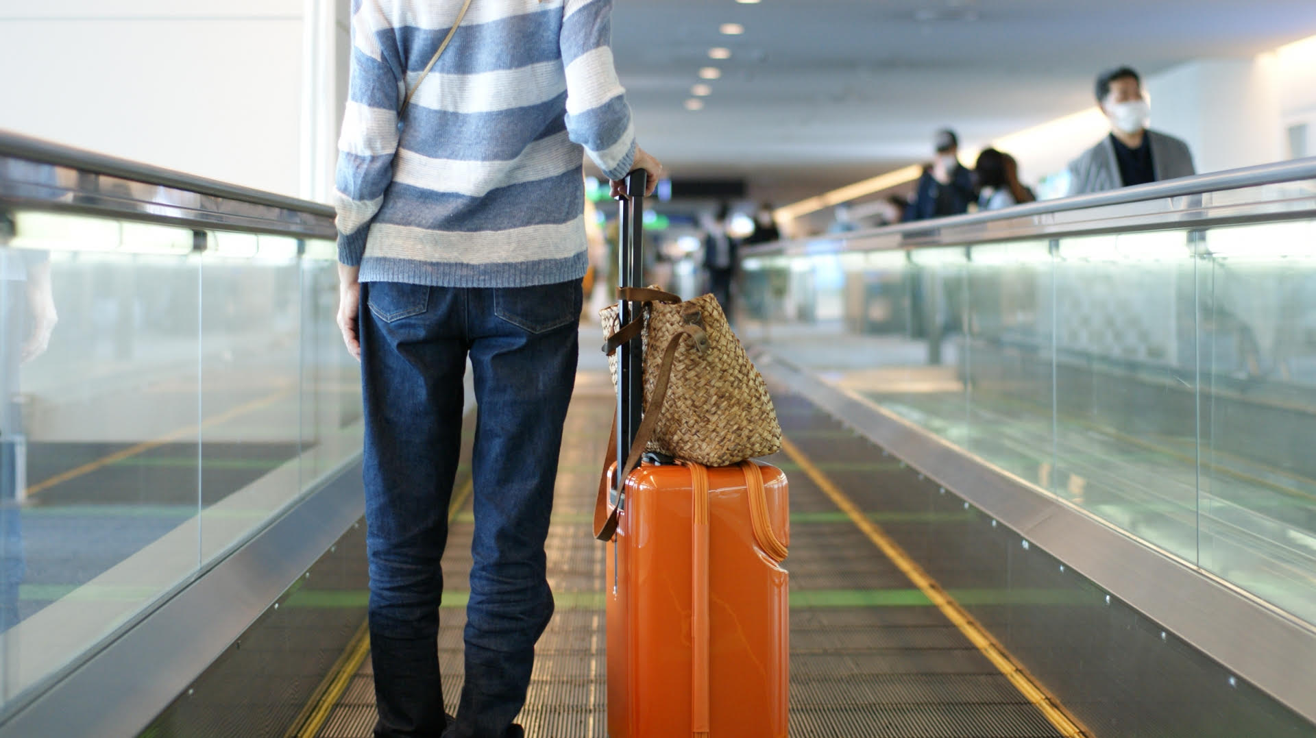 網紅透露可利用線上報到登機，避免地勤秤重隨身行李。（示意圖，photoAC）