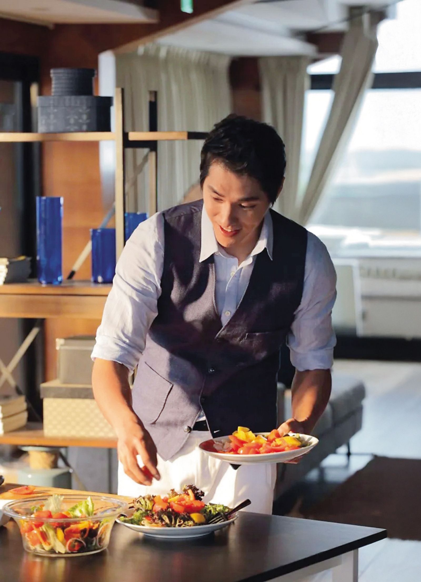 藍正龍因為喜歡品嘗美食而去學廚藝。（台灣三得利提供）