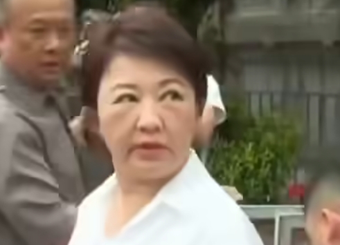 盧秀燕被問苯駢芘「瞪記者」立刻快閃! 鄭照新稱幕僚疏失:真不好意思