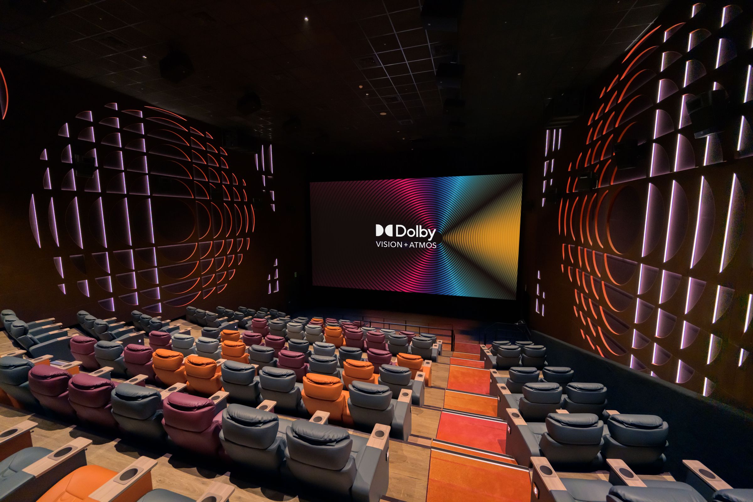「Dolby Vision + Atmos」影廳主打視聽頂級享受，音響及投影設備造價高達3千萬。（秀泰影城提供）