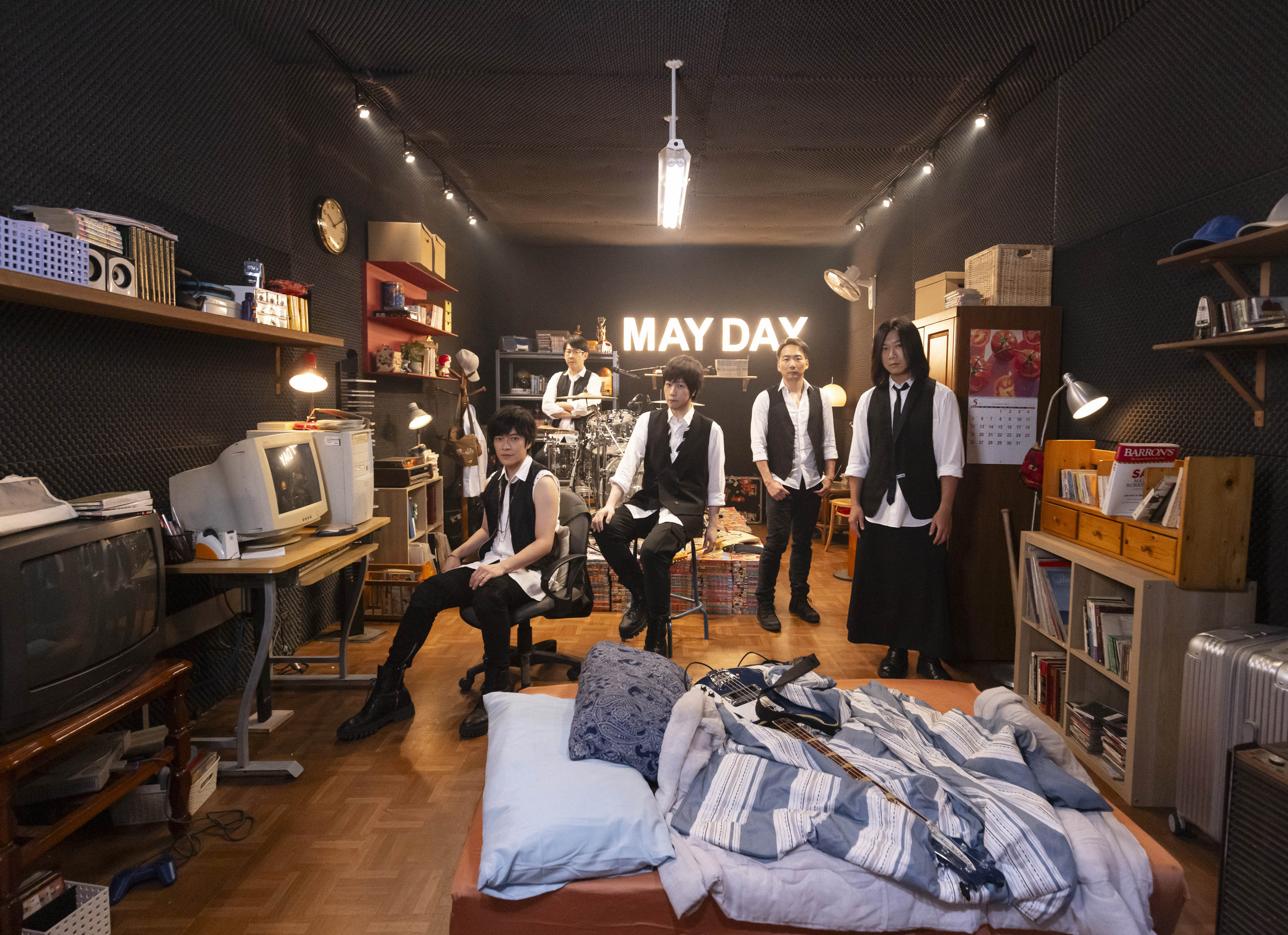 五月天《FLY TO 2025 線上跨年演唱會》從跨年夜上線以來，YouTube已吸引近200萬人觀看，更登上台灣哈燒影片榜。（相信音樂提供）