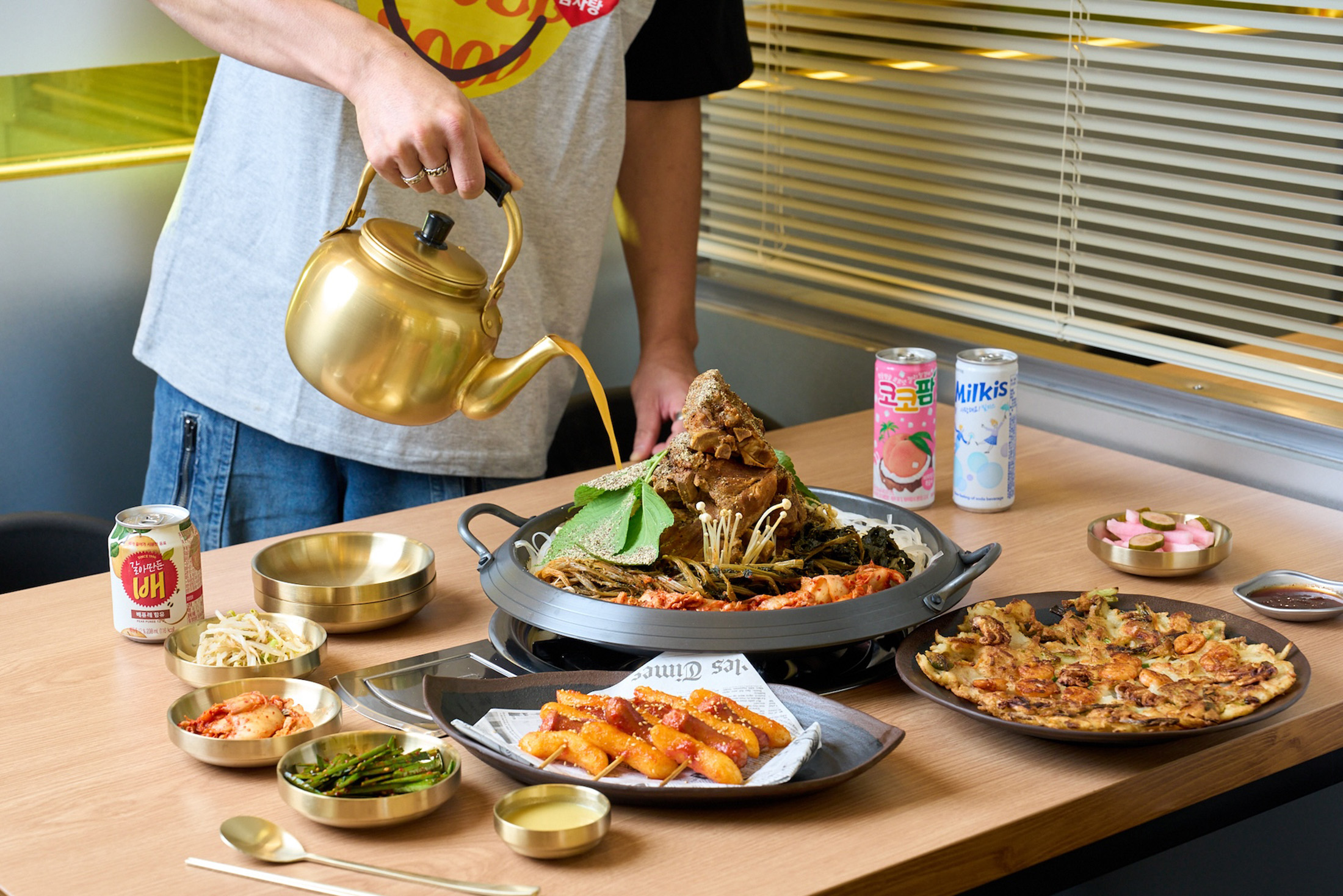 正宗馬鈴薯排骨火鍋專門店「Uncle-K馬鈴薯排骨火鍋」插旗中台灣，開幕首兩日的前60組顧客，享有全桌餐點5折半價招待。（Uncle-K提供）