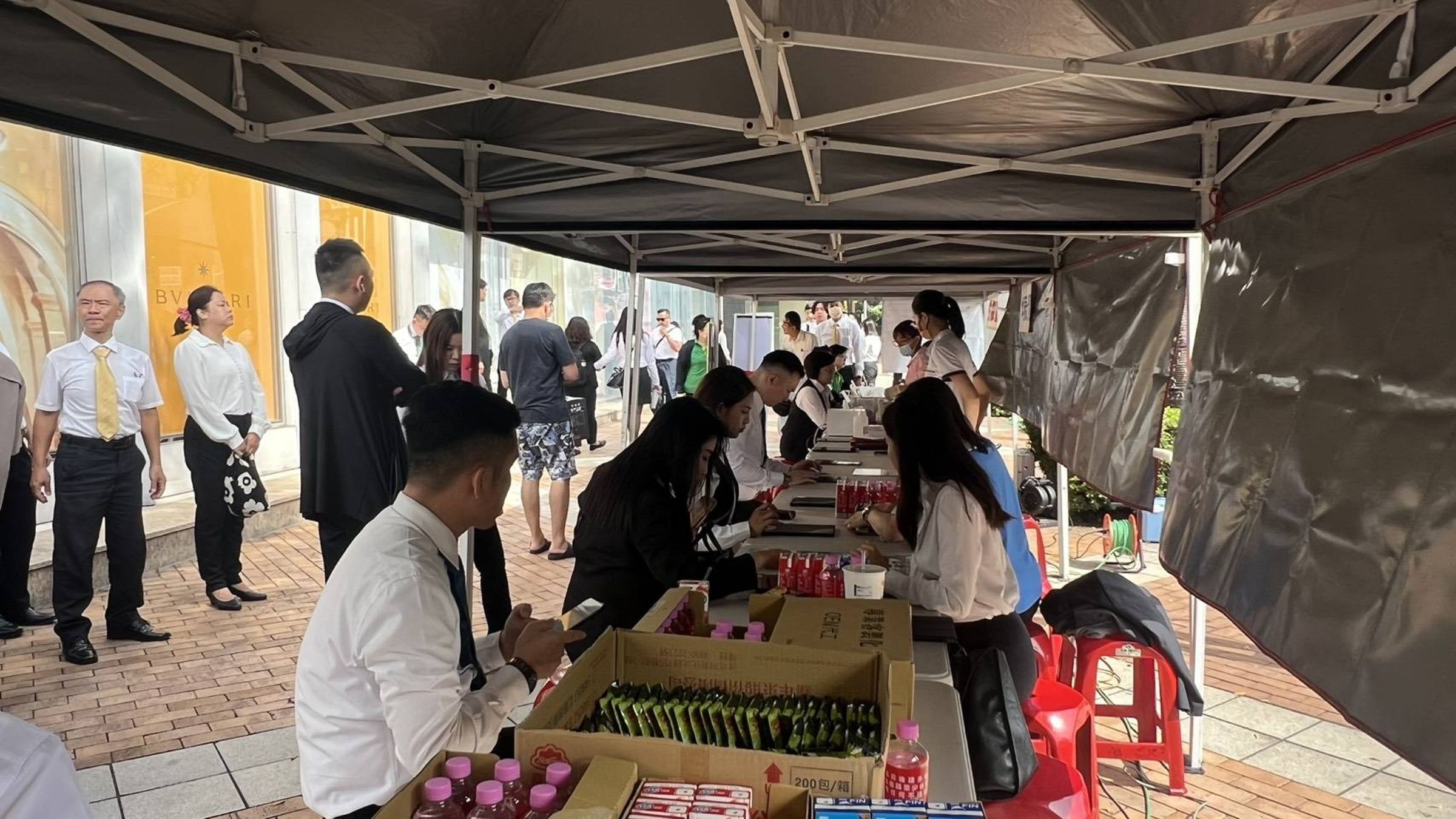 永慶加盟四品牌9月29日漢神巨蛋捐血活動引爆詢問潮，現場不開放提前登記，主辦單位提醒想獲得門票的市民務必提早出門。（圖／永慶房產集團）