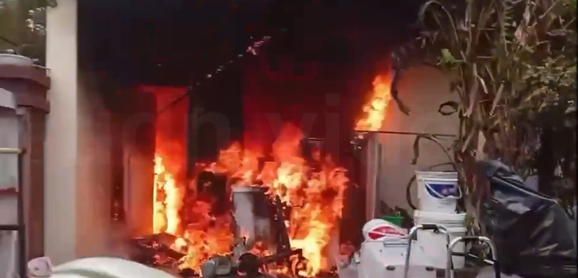 新竹市東區今（19日）上午傳出住宅火警。（翻攝畫面）