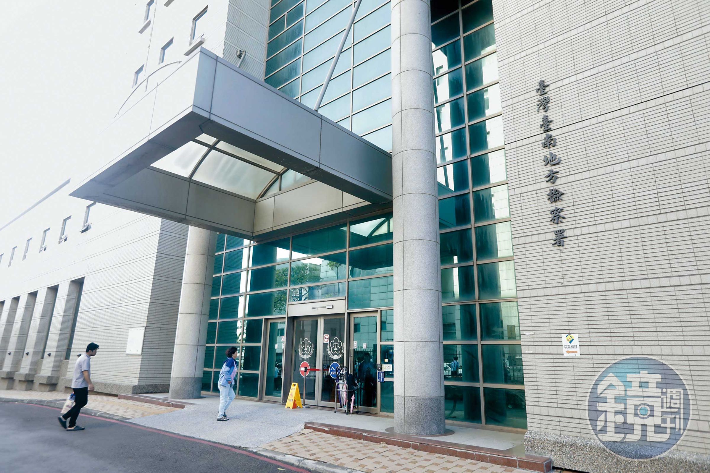 盧君星膽大包天,竟潛入台南地檢署女廁所偷拍如廁畫面。