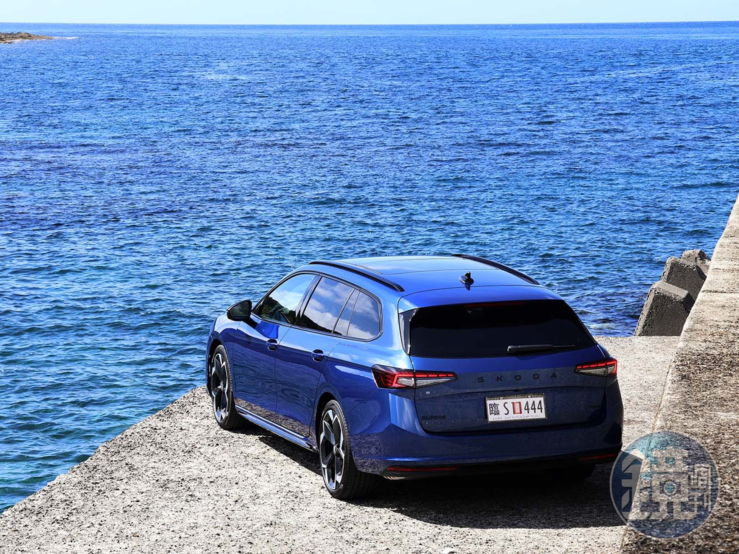 旅行車的身形，車尾冰焰紋的尾燈相當搶眼。