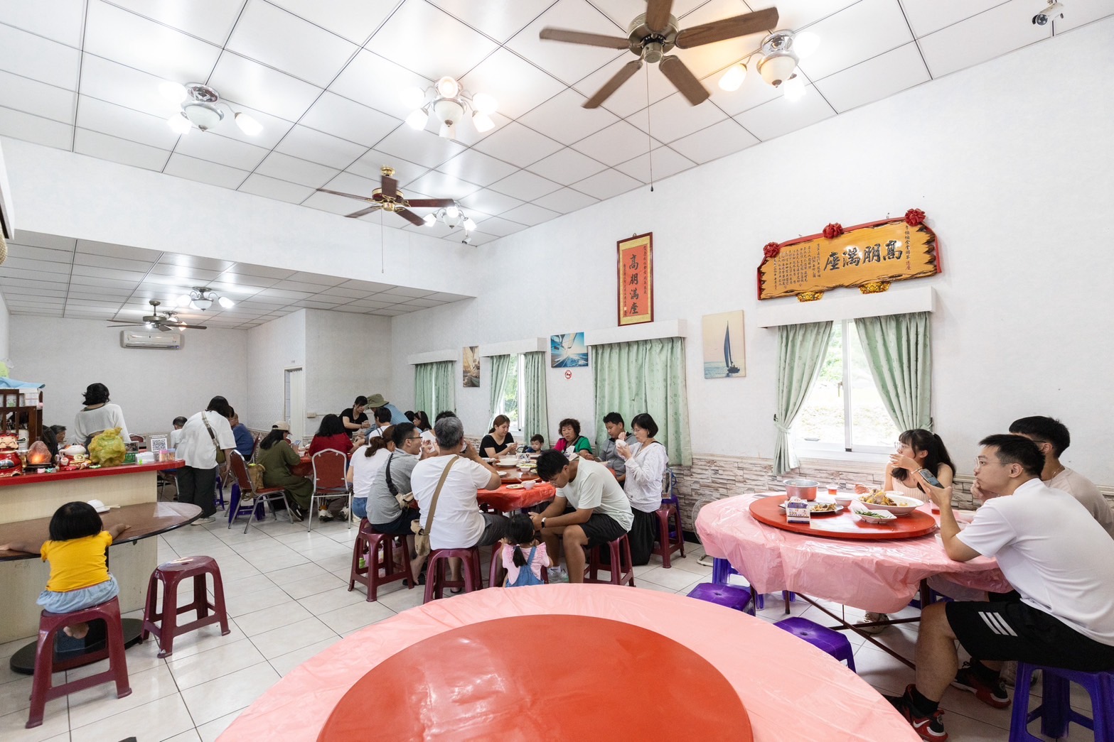 李伯伯是台東在地人的專屬食堂,提供琳琅滿目的台東在地菜色和眷村菜。