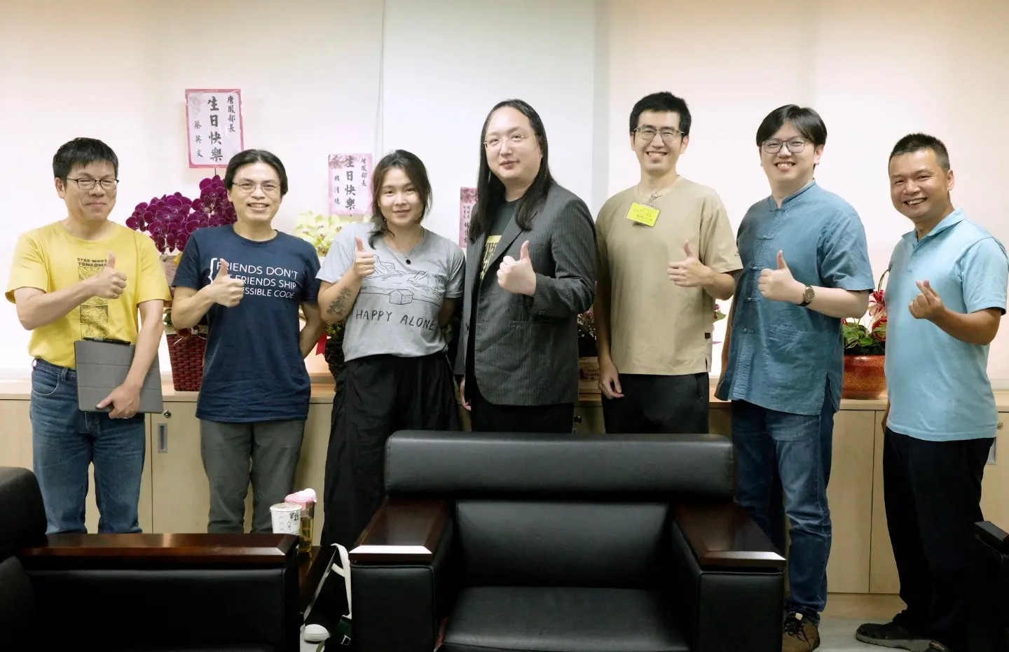 有民眾黨代表身分的資安院顧問江明宗，在臉書發文逆風挺唐鳳續任。（翻攝江明宗臉書）