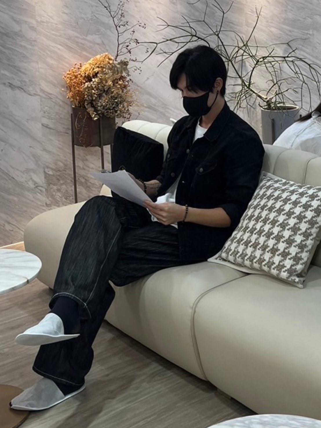 口罩男赴醫美診所接受諮詢。(口罩男提供)