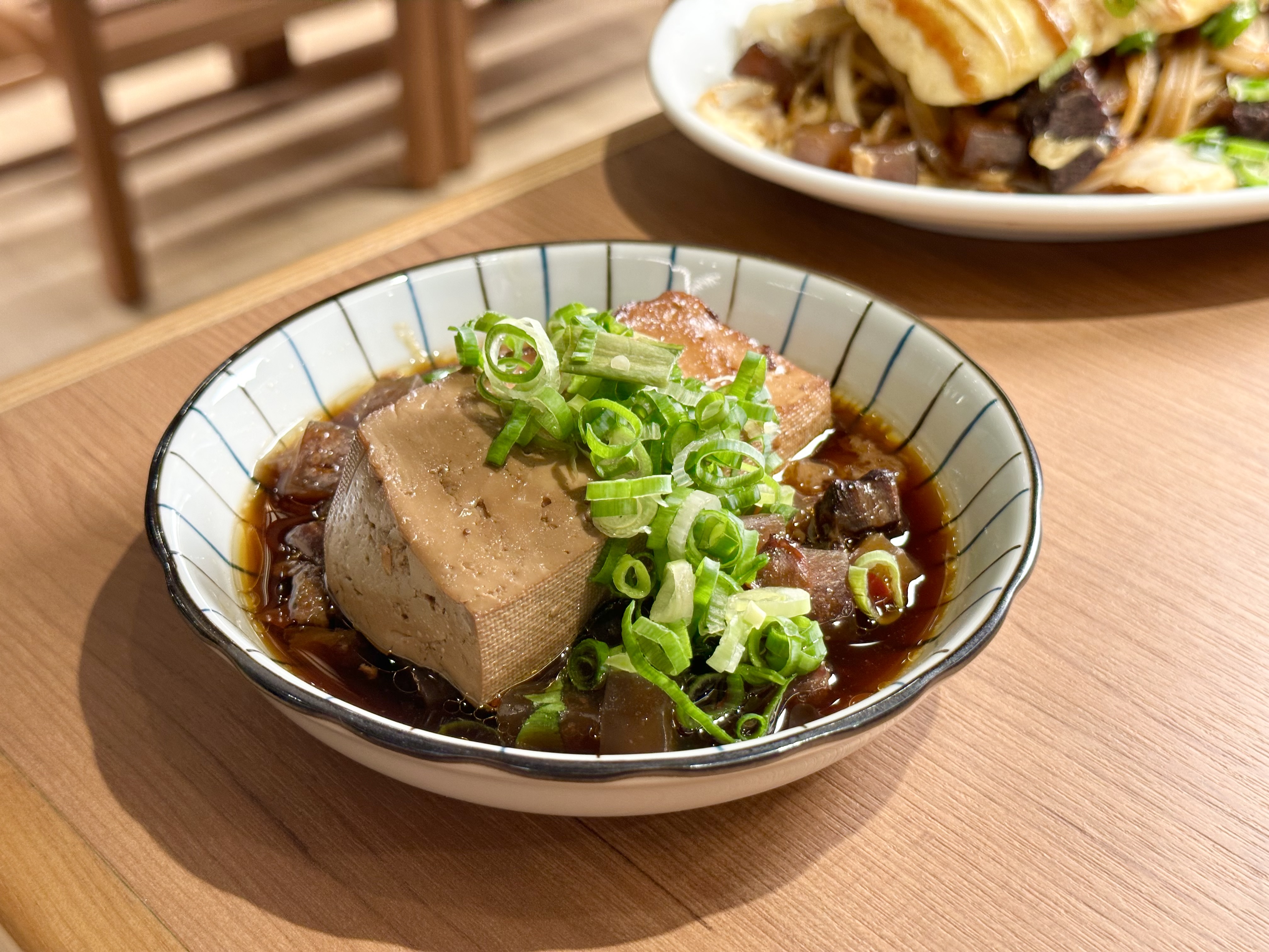 「Bokkake燉豆腐」香嫩入味卻不鹹膩。（120元／份）