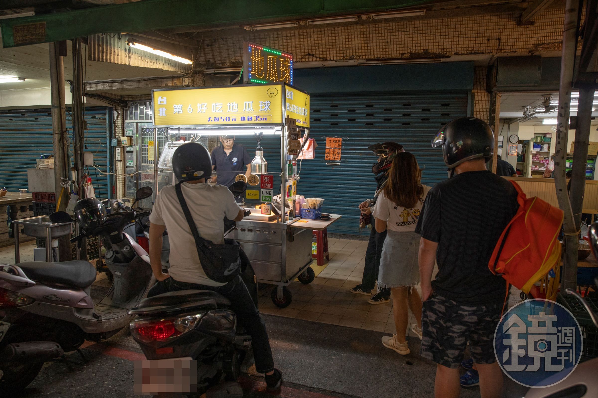 夜市尖峰時段,台北第六好吃地瓜球在起鍋前,常常處於排隊狀態。