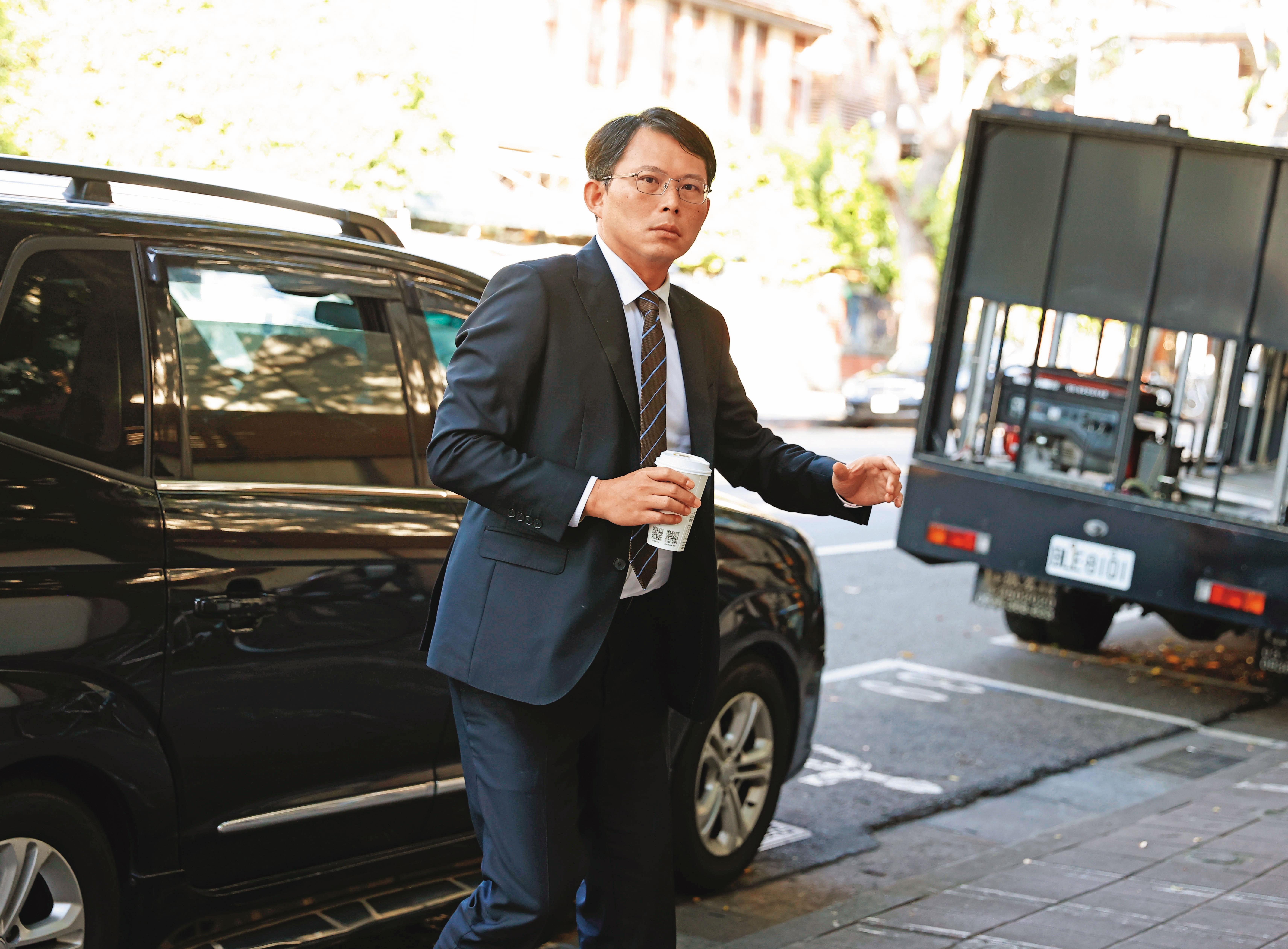 第三勢力要角C遭家暴，黃國昌（圖）意外成隱形第三人，成為妻子E拿來羞辱C的理由。