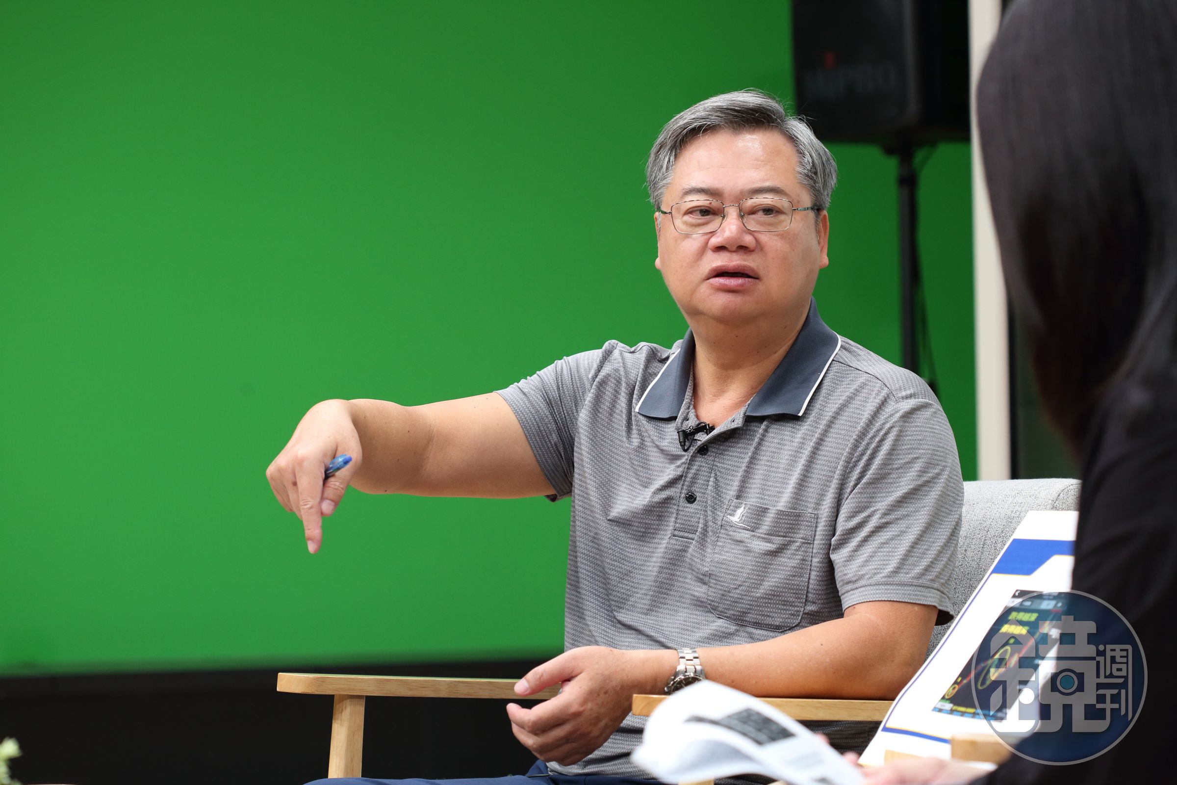 不敗教主陳重銘認為台積電高檔盤整難免,靜待高點回落100元,才是迷人買點。