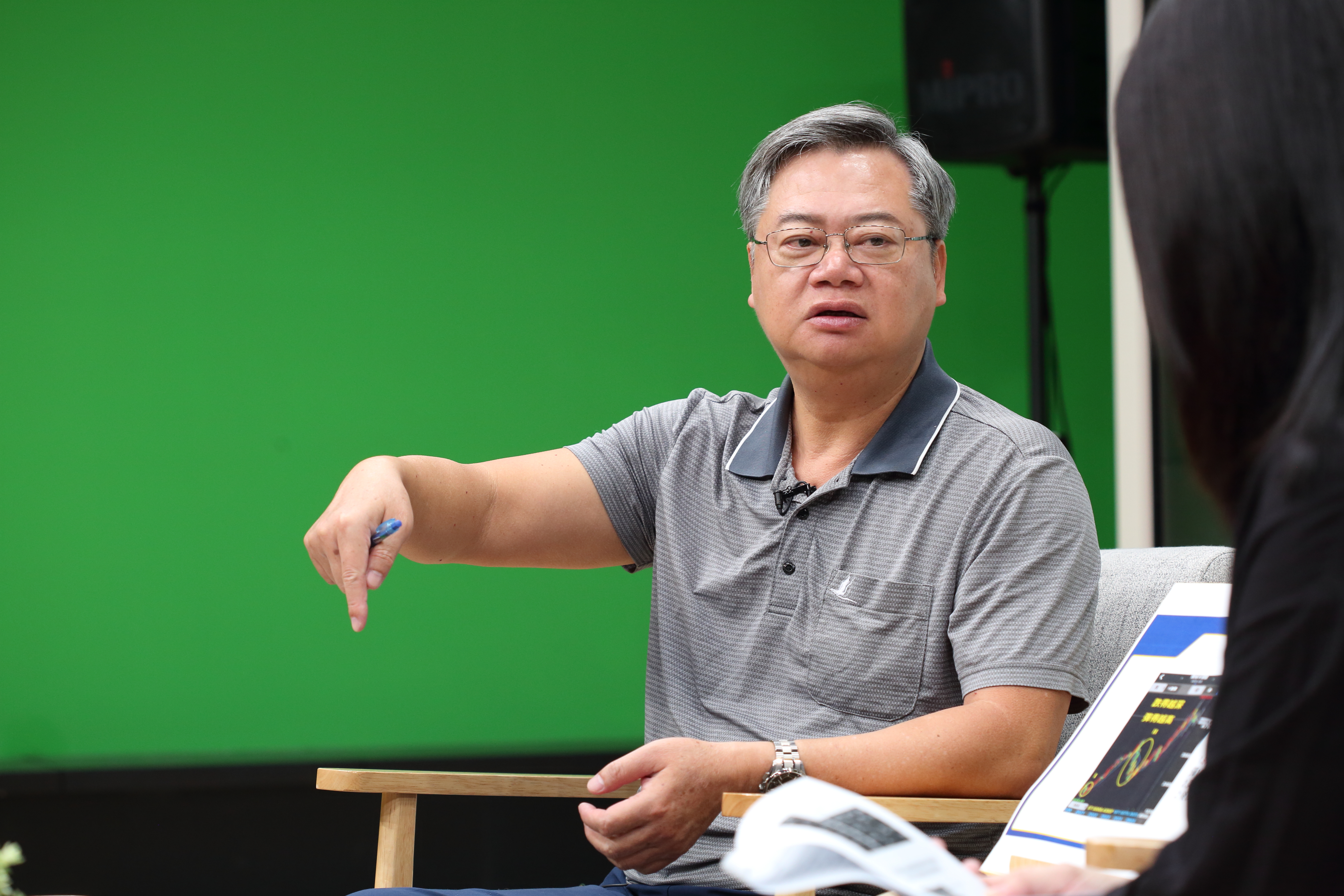 不敗教主陳重銘認為台積電高檔盤整難免，靜待高點回落100元，才是迷人買點。