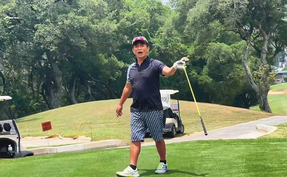 吳宗憲愛打高爾夫球,曾有一段時間和劉怡萱往來密切,也會一起打球。(翻攝自吳宗憲抖音)