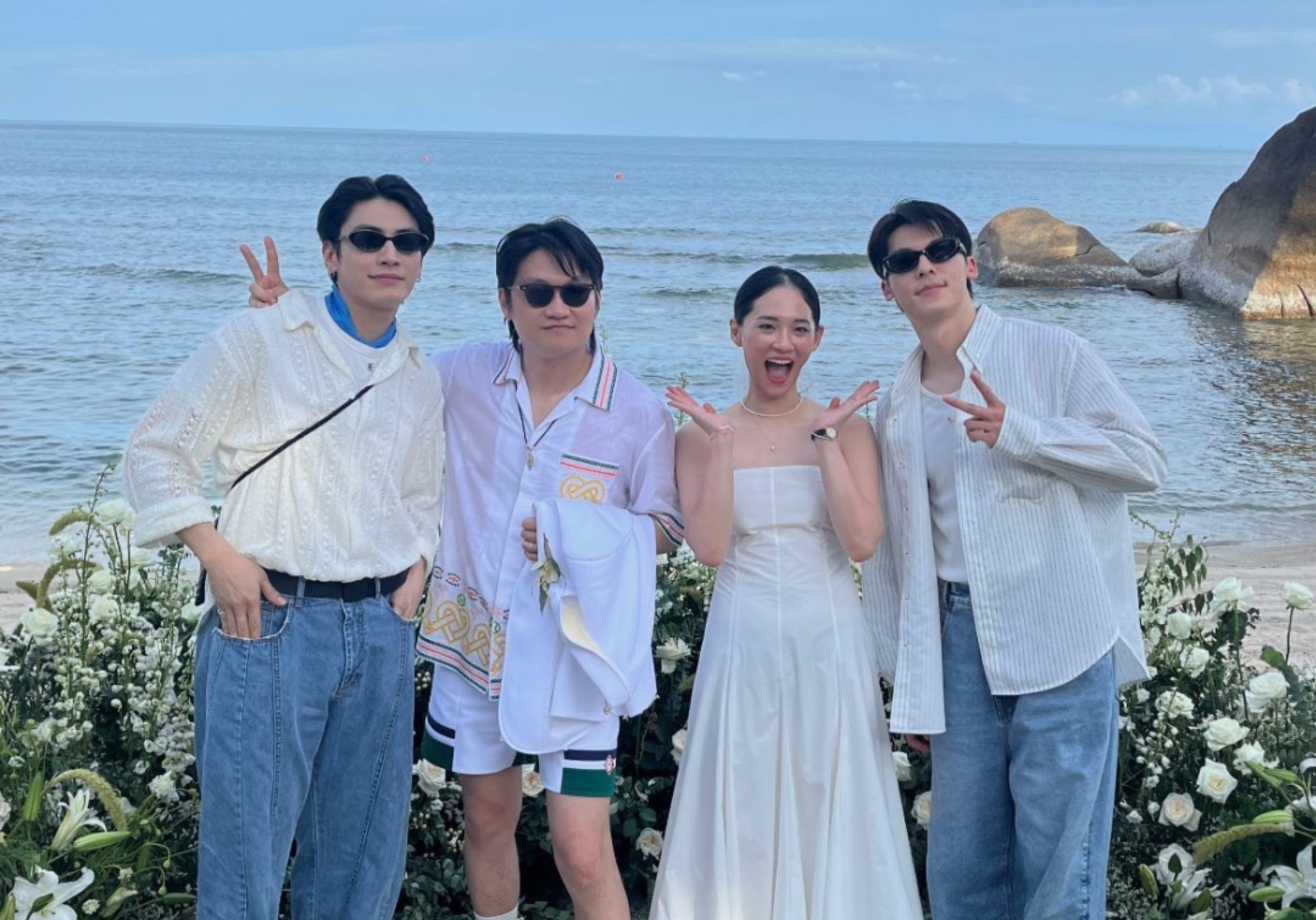 樂團「落日飛車」主唱國國在泰國蘇美島補辦婚禮,許光漢、宋柏緯百忙之中也飛赴當地喝喜酒。(翻攝宋柏緯IG)