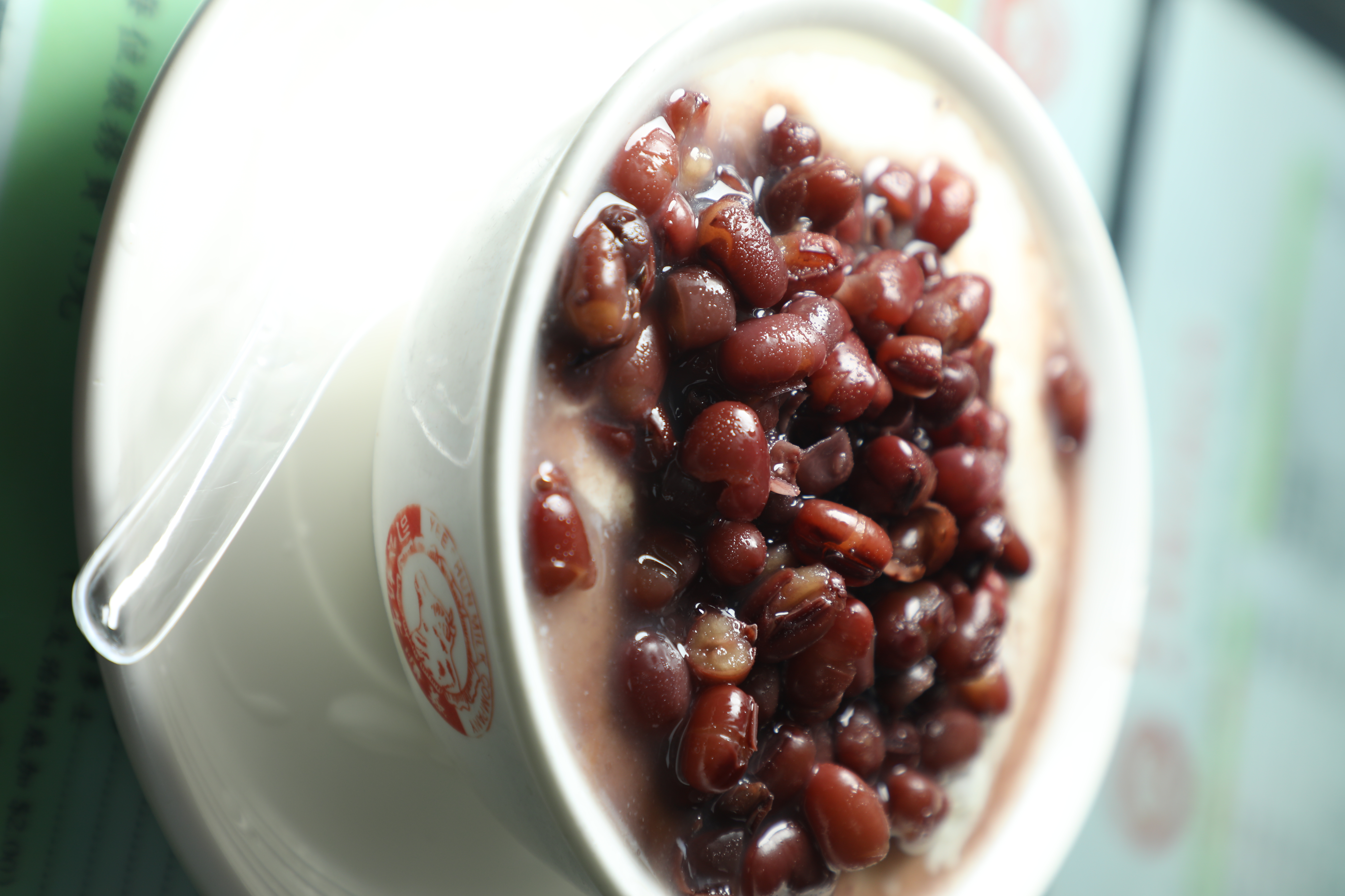 「紅豆雙皮奶」的燉奶入口即化,配著煮得沙沙的紅豆,非常好吃。(港幣44元/碗)
