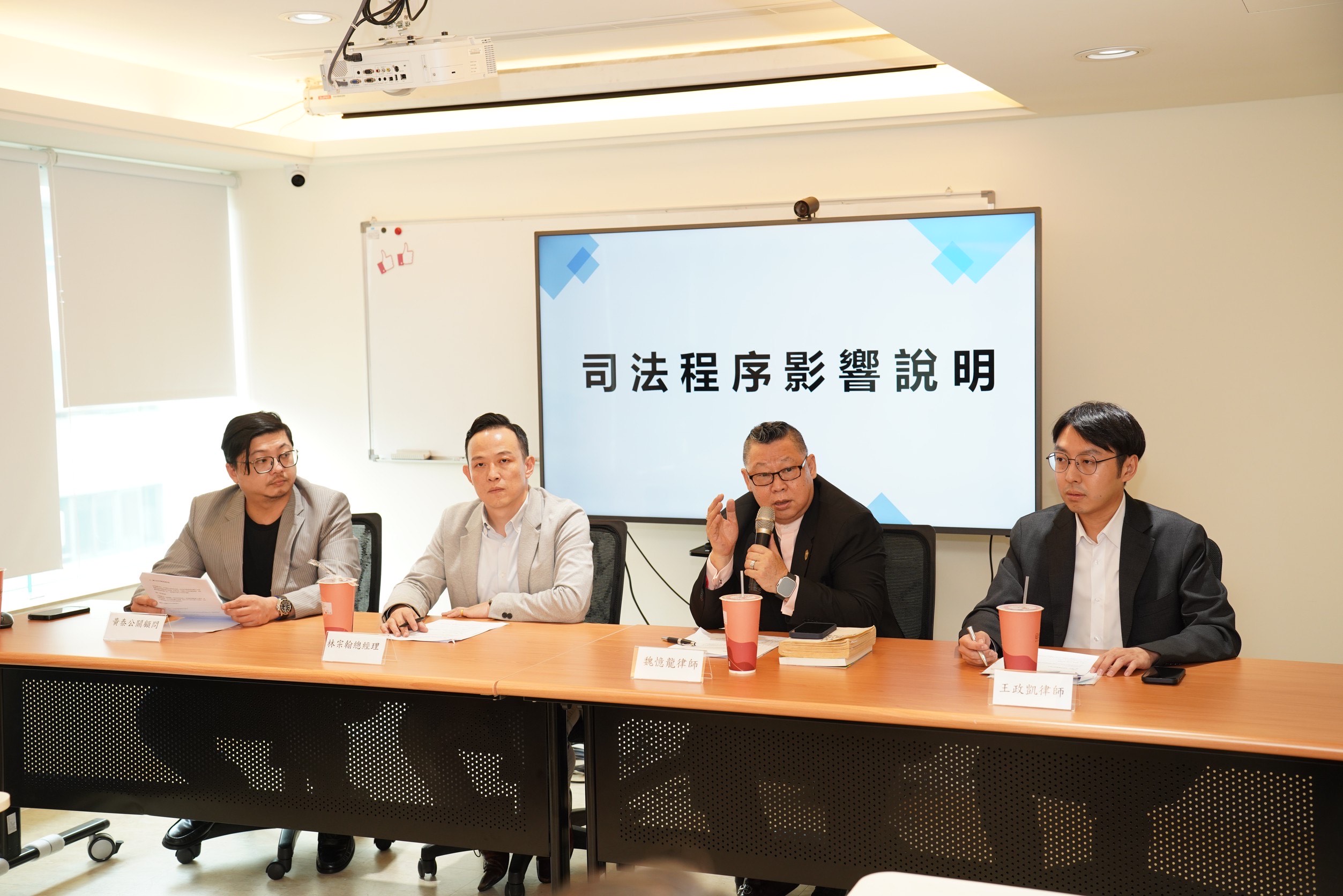 新華泰富召開記者會說明停牌原因。（新華泰富提供）