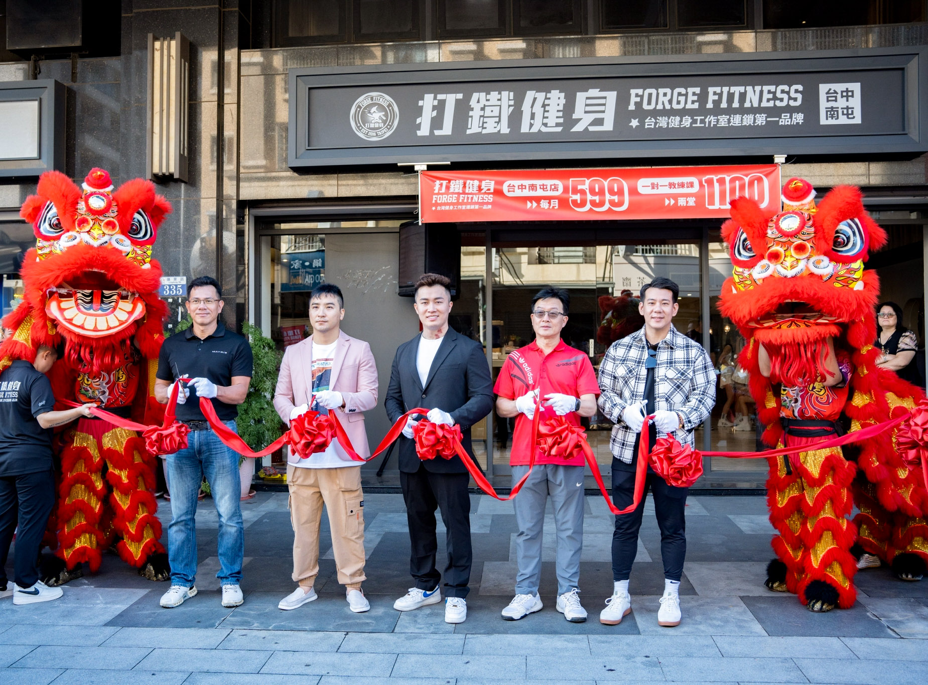 打鐵健身台中南屯店2024年11月才開幕，找來谷阿莫等網紅站台，未料不到1年就傳出積欠租金倒閉。（翻攝自臉書Forge打鐵健身【台中南屯店】）