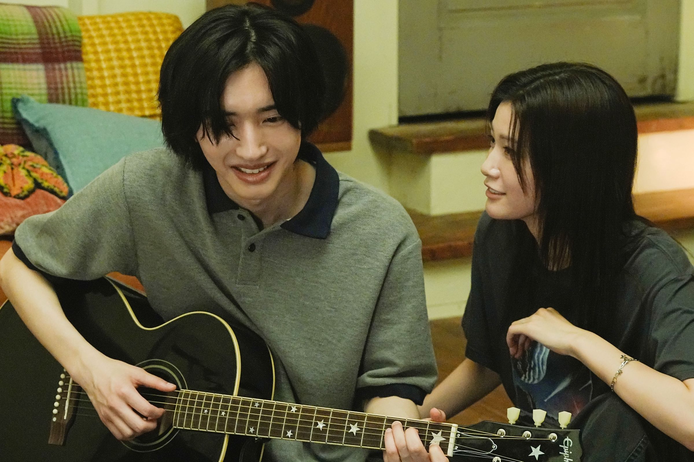 道枝駿佑主演《妳最後留下的歌》上映3天突破211萬元票房，創下今年日本真人電影在台最佳開片成績。右為生見愛瑠。（采昌多媒體提供）