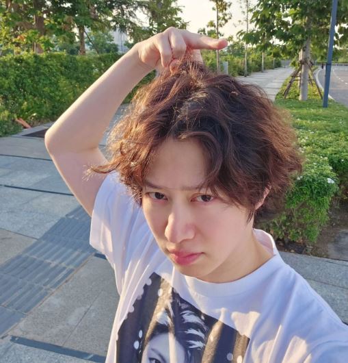 金希澈因為害怕牙齦變色決定戒菸。(翻攝自金希澈IG)
