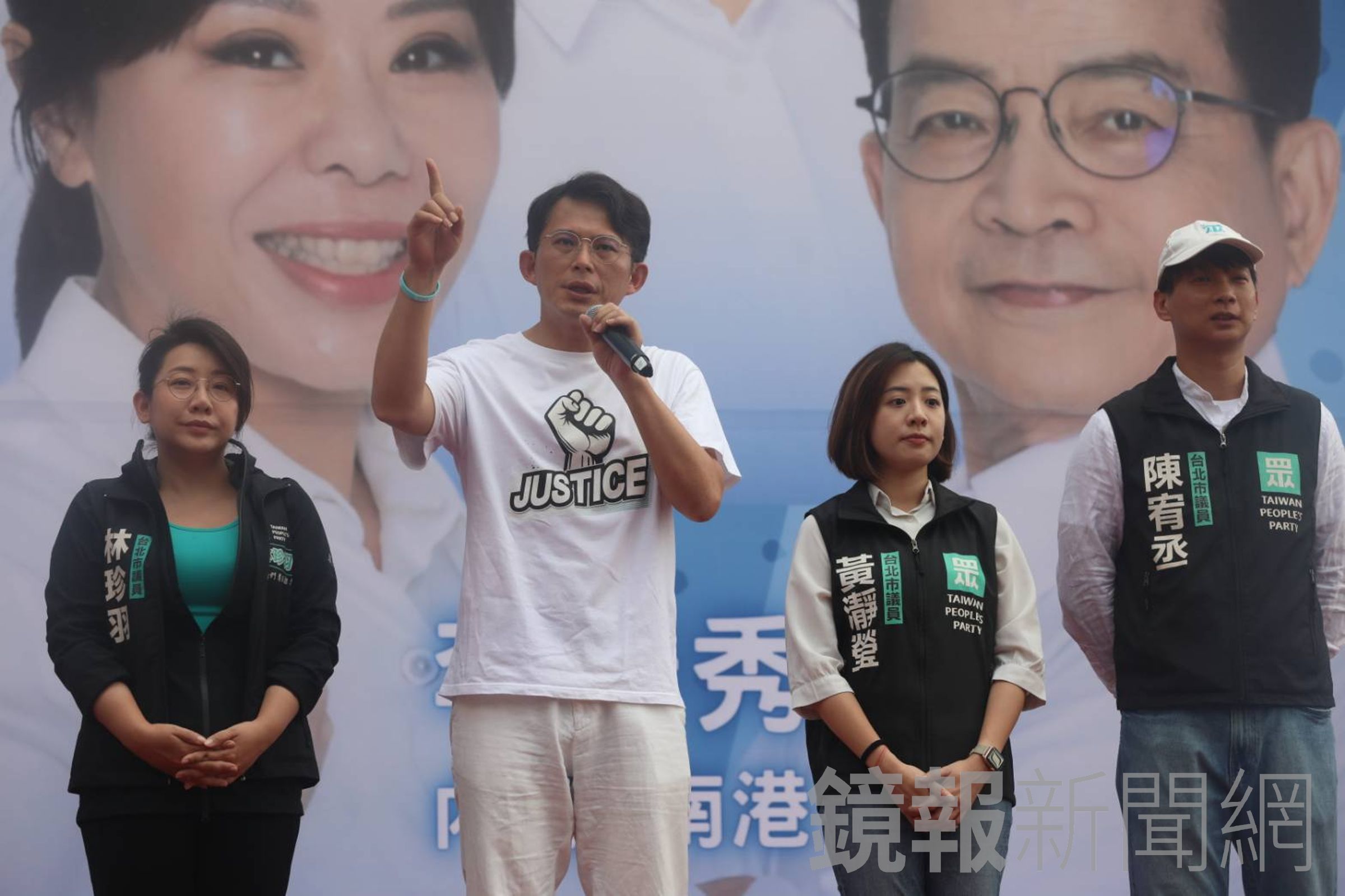 黃國昌今(5日)率民眾黨黨籍議員林珍羽、黃瀞瑩、陳宥丞,站台國民黨在台北市政府前辦法惡罷大型宣講活動。(鏡報林煒凱攝)