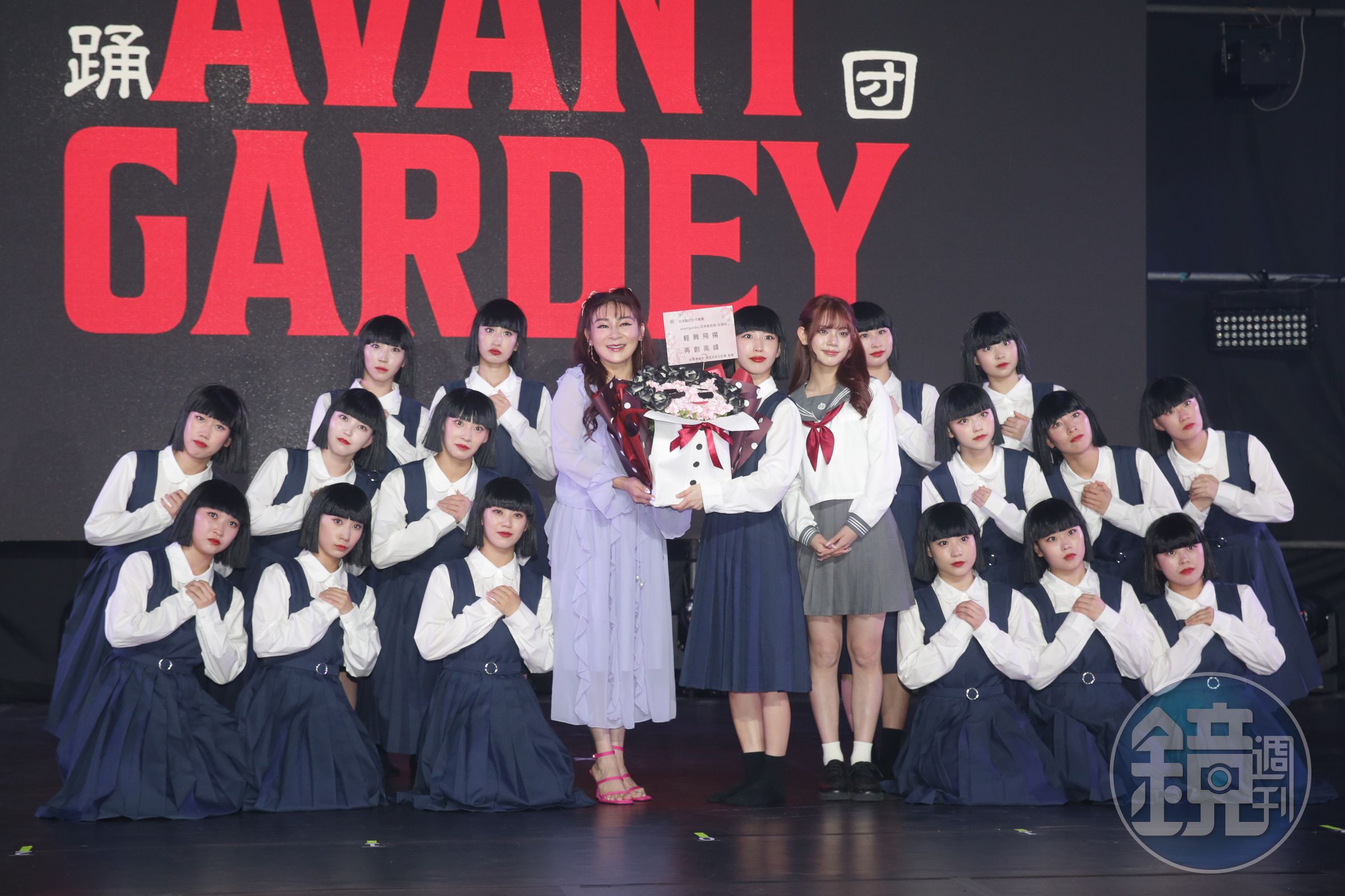 王彩樺特別訂製妹妹頭造型蛋糕送給日本avantgardey舞團。