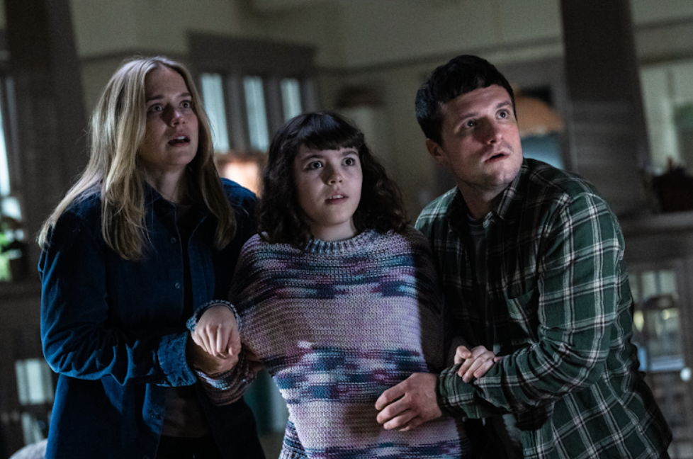 伊莉莎白萊爾（左起）、派珀盧比歐、喬許哈契遜，原班人馬回歸《佛萊迪餐館之五夜驚魂2》。（UIP提供）