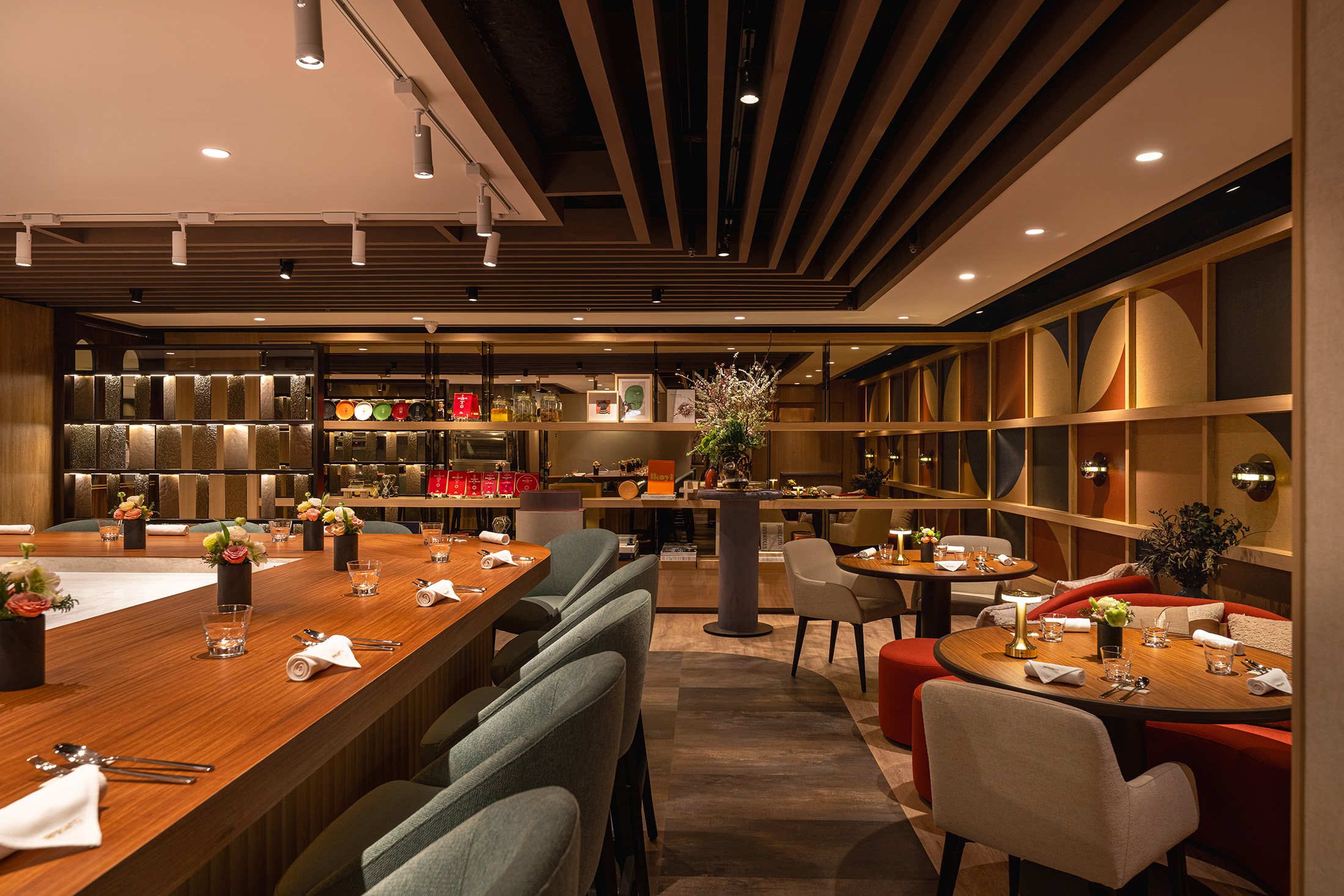 連續多年蟬聯米其林一星的「Impromptu by Paul Lee」餐廳，日前完成改裝、重新開幕。嶄新空間將讓賓客透過新菜色與用餐體驗，重新認識主廚想要傳達的人生故事。（豊漁餐飲集團提供）