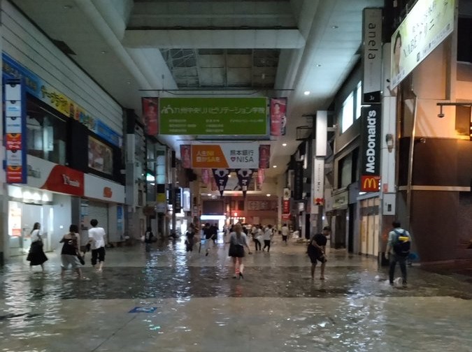 熊本暴雨造成多地淹水。（翻攝自X）
