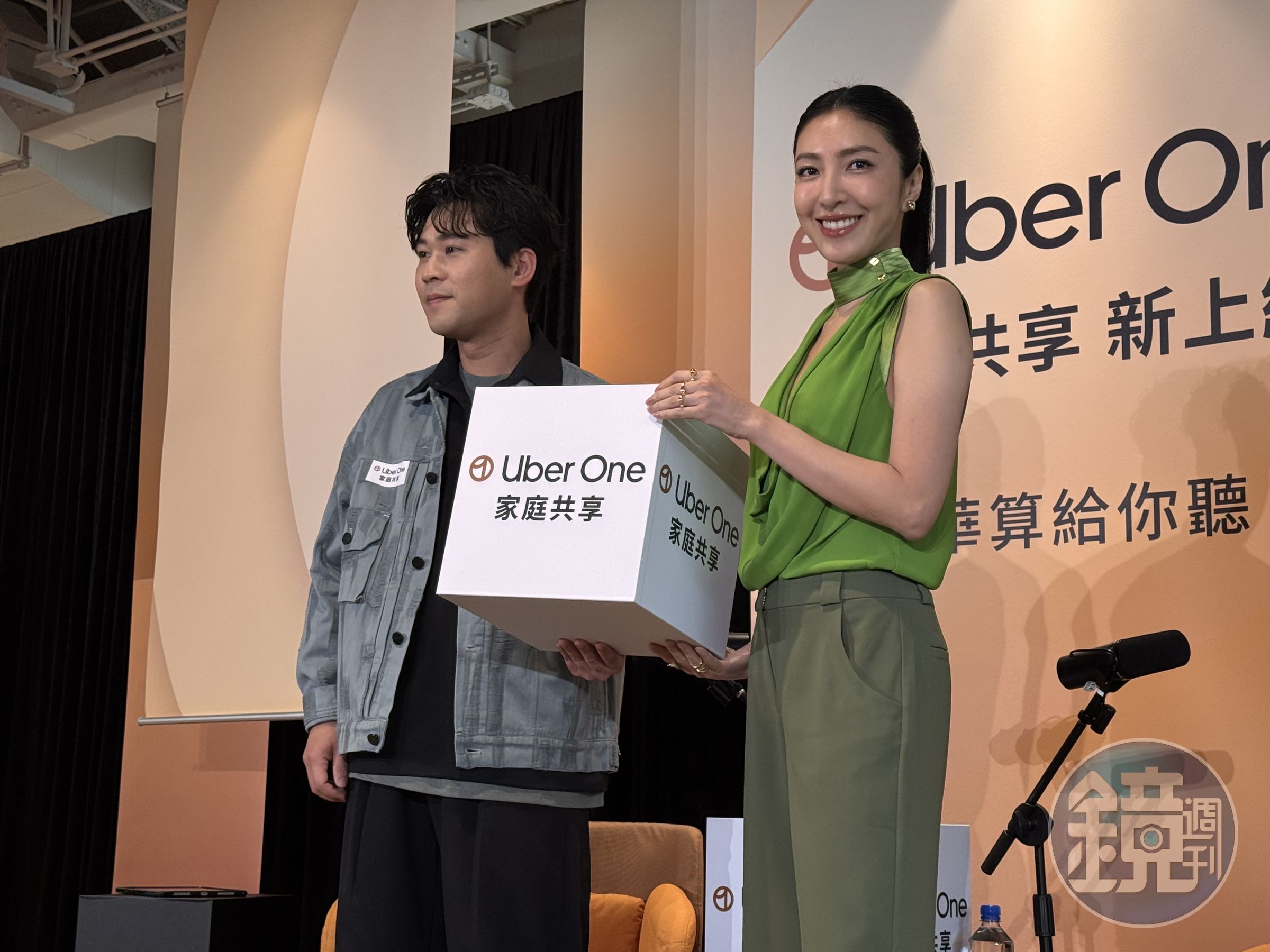 楊謹華和黃迪揚為記者會錄製一段節目分享省錢秘招。