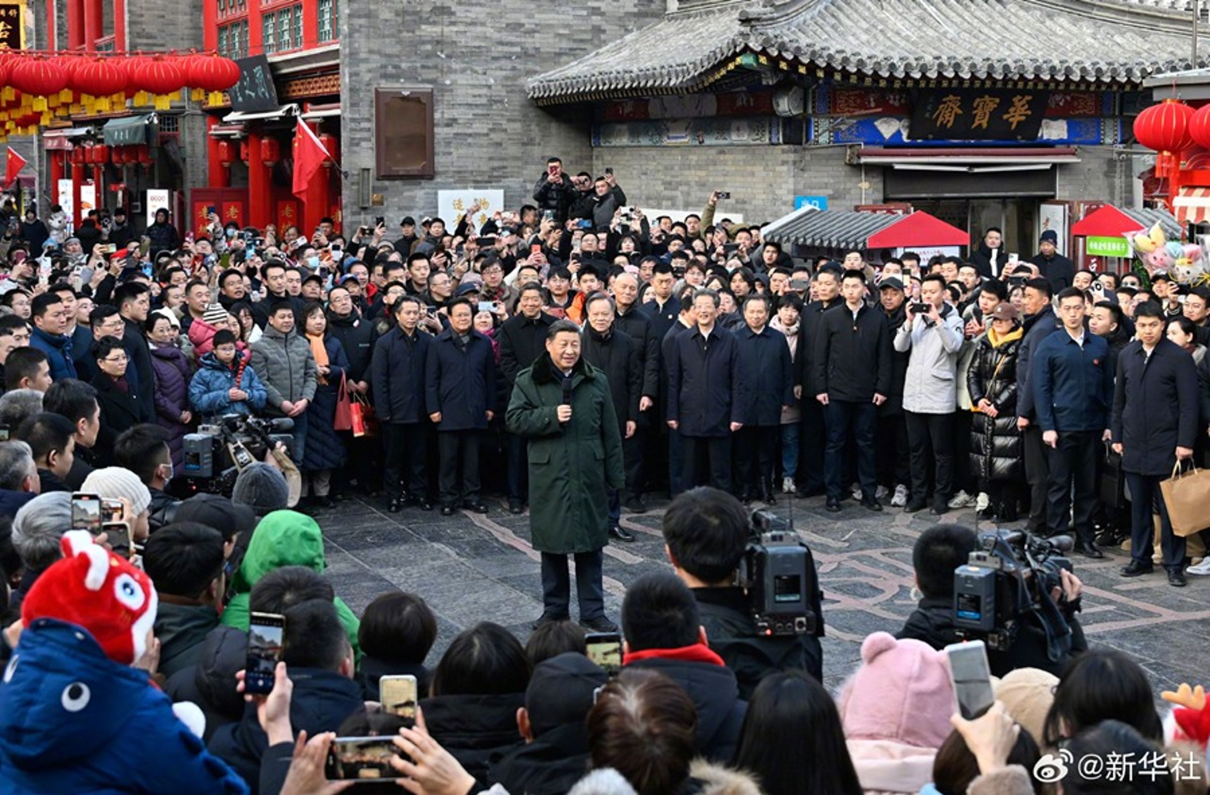 習近平在現場發表演說。(翻自《人民網》)