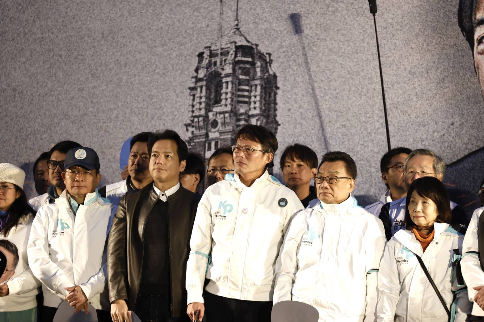 民眾黨發起「111釘孤枝」活動，代理黨主席黃國昌站C位。