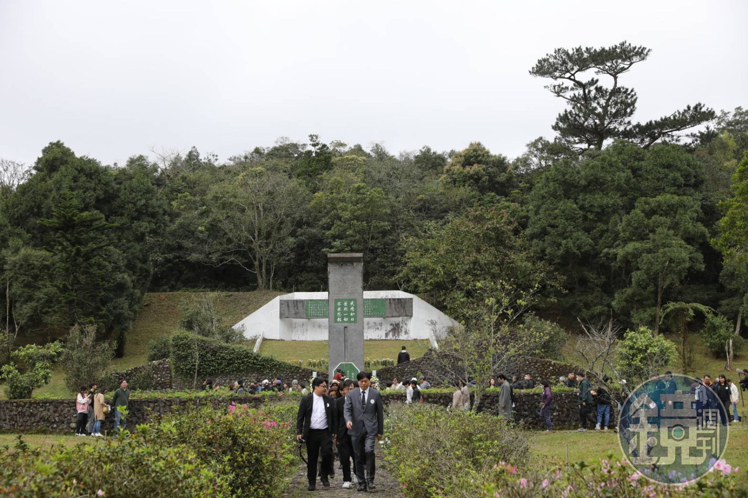 林宅血案46年,慈林基金會今日在宜蘭林家墓園舉行追思會,林義雄的妻子方素敏與親友到場,與上百名民眾一起哀悼。