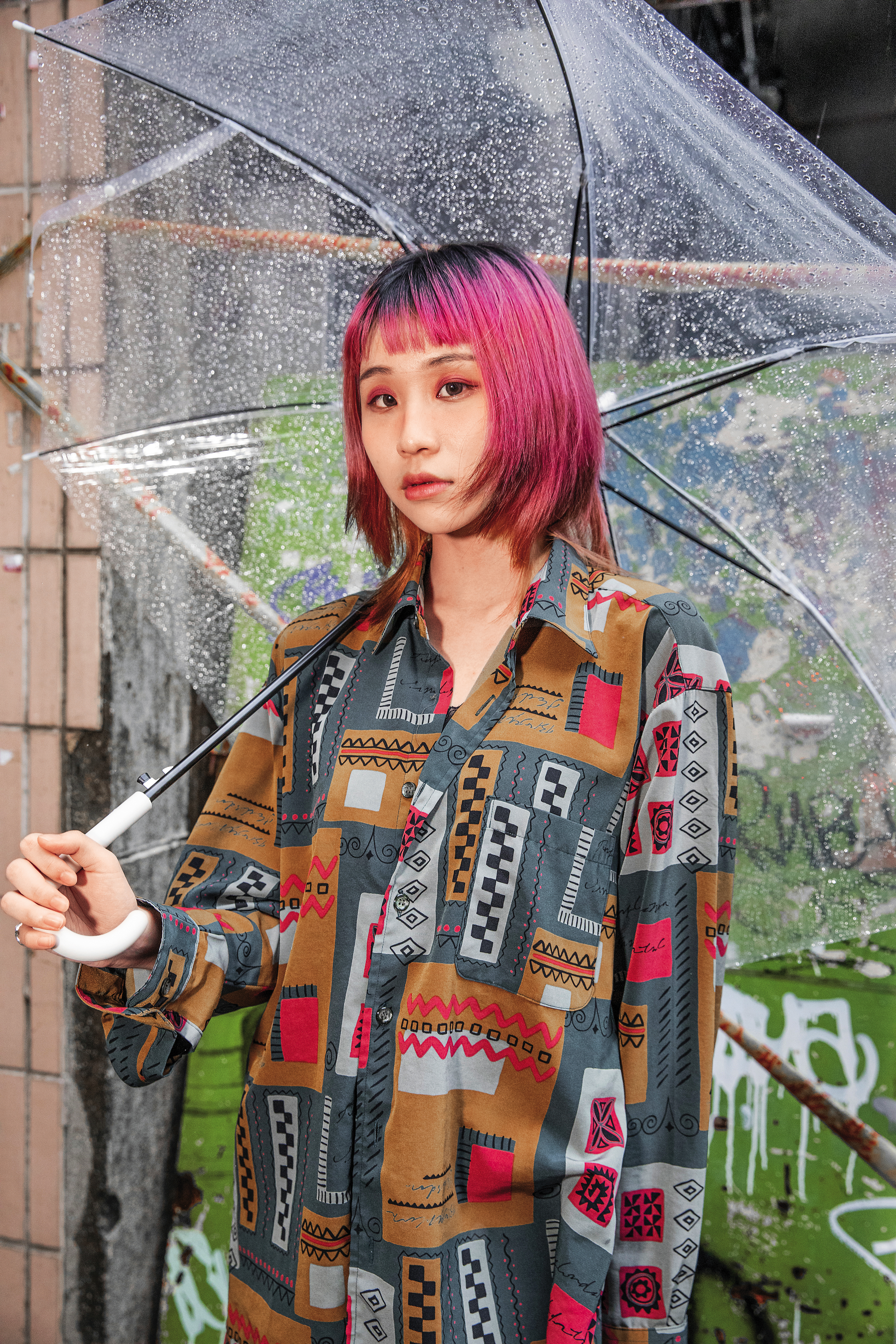 玩音樂、叛逆紅橘髮的外型下，阿橘Ahh G是個從小成績就好，畢業於台大外文系的高材生。