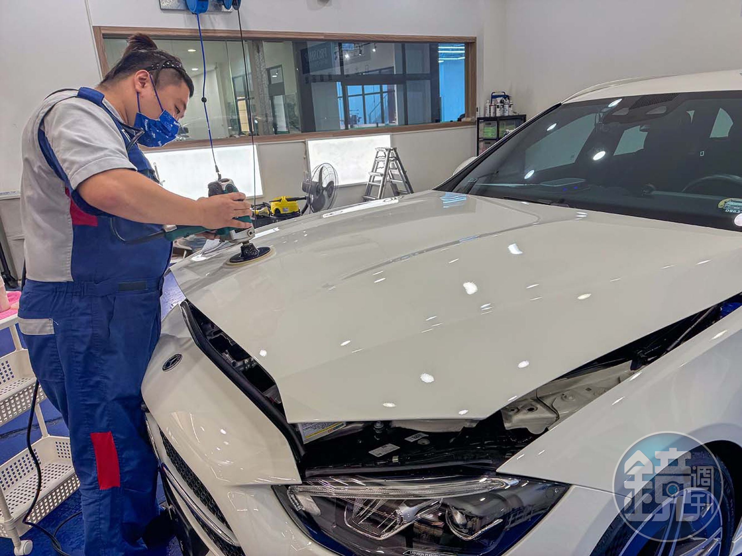 同時針對車輛進行拋光，讓車輛恢復光亮。