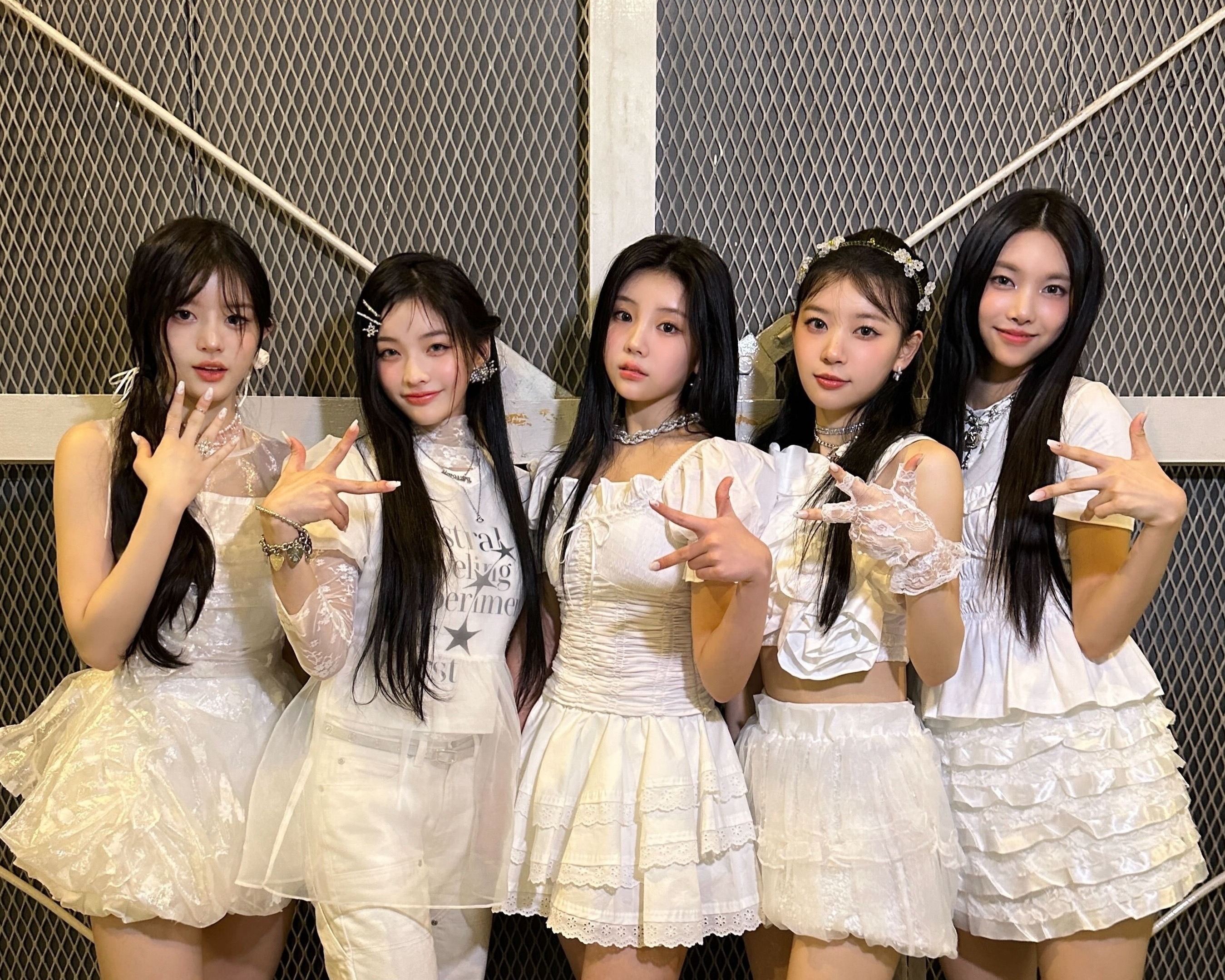 ILLIT出道曲〈Magnetic〉拿到12個音樂節目冠軍卻被質疑成績灌水。（網路圖片）