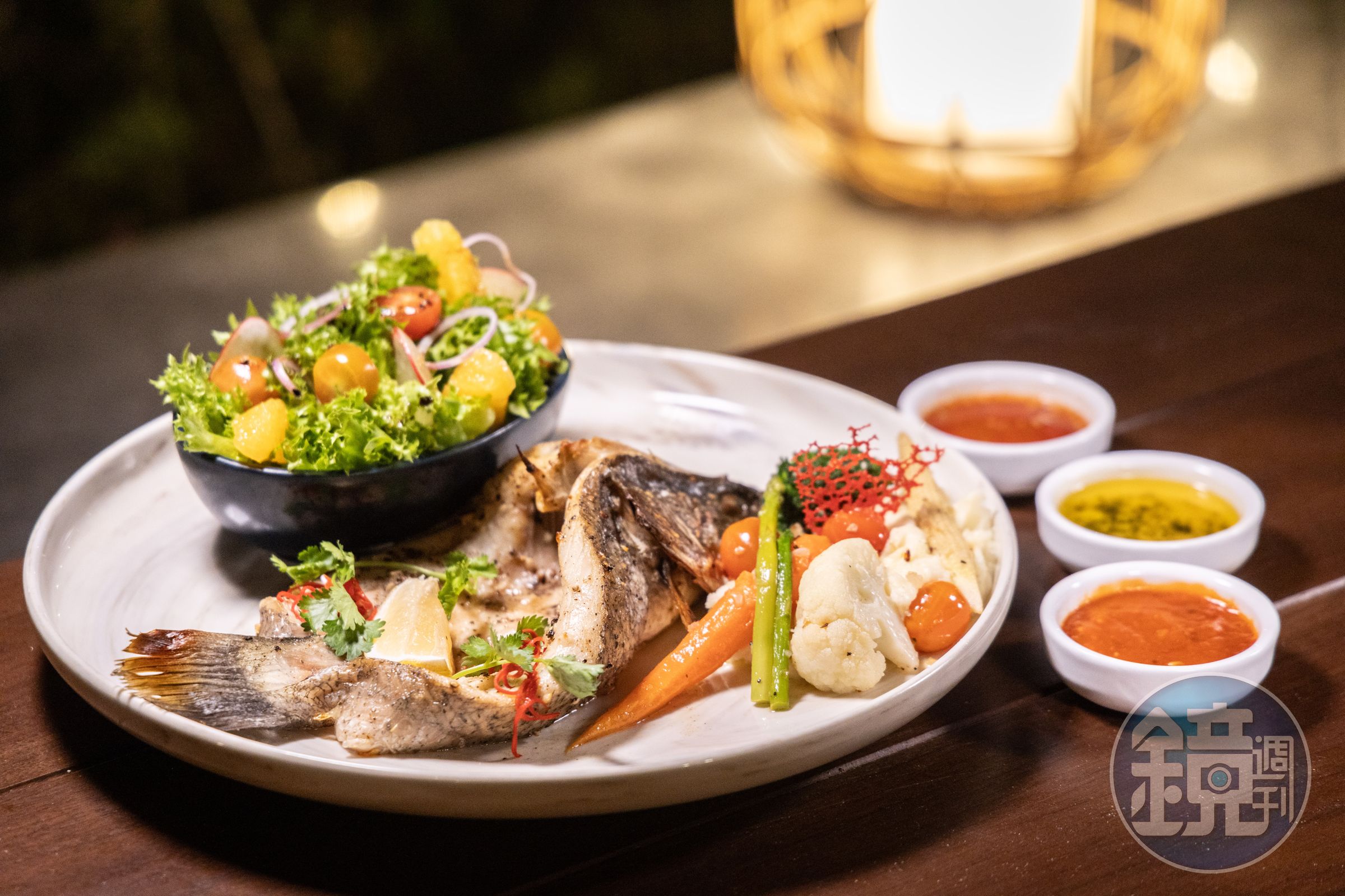 「Anantara Koh Yao Yai」的兩間主要餐廳「珊瑚Pakarang」與「海灘餐廳Beach Restaurant」口味出色,食材大都取自在地。
