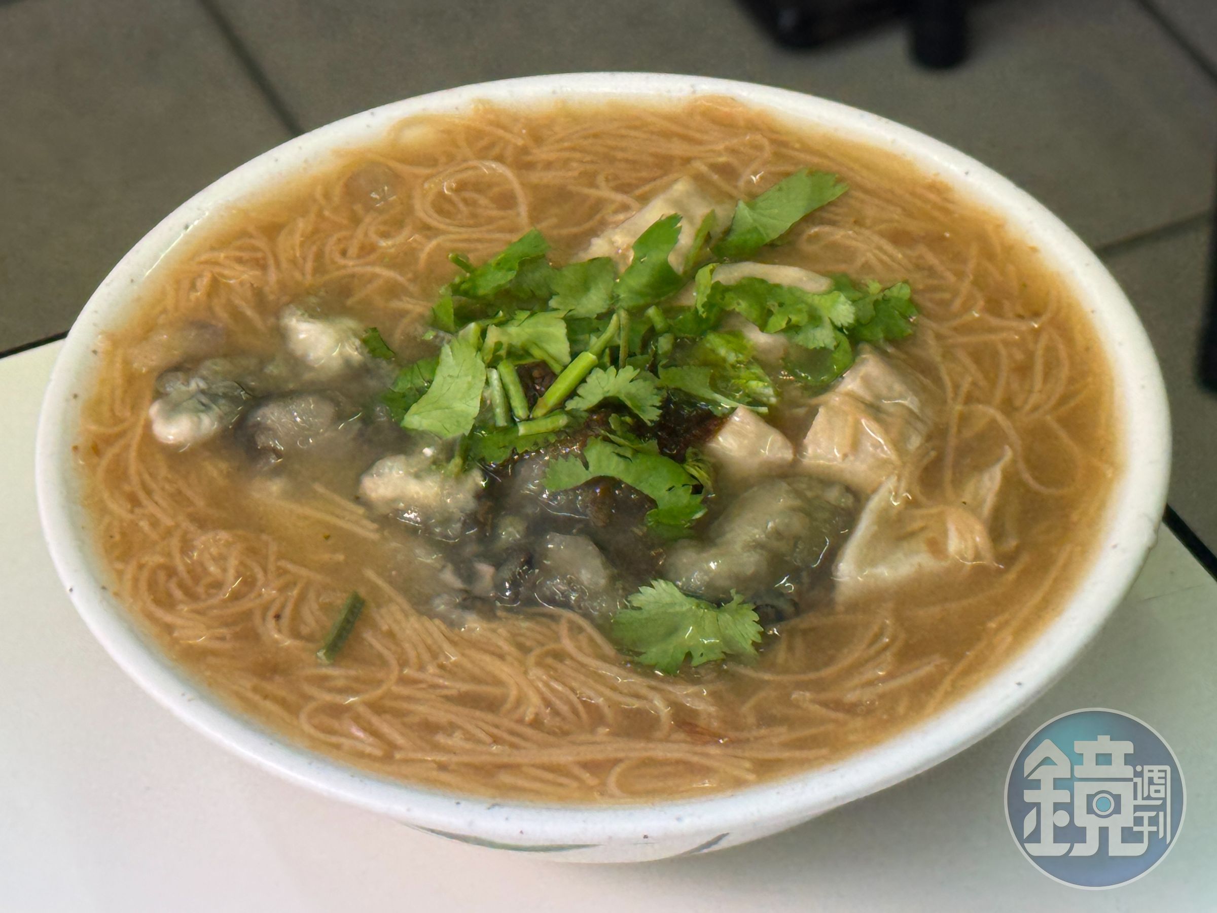 泰山大腸蚵仔麵線的麵線有是按照傳統製法製作的「真正大腸蚵仔麵線」。